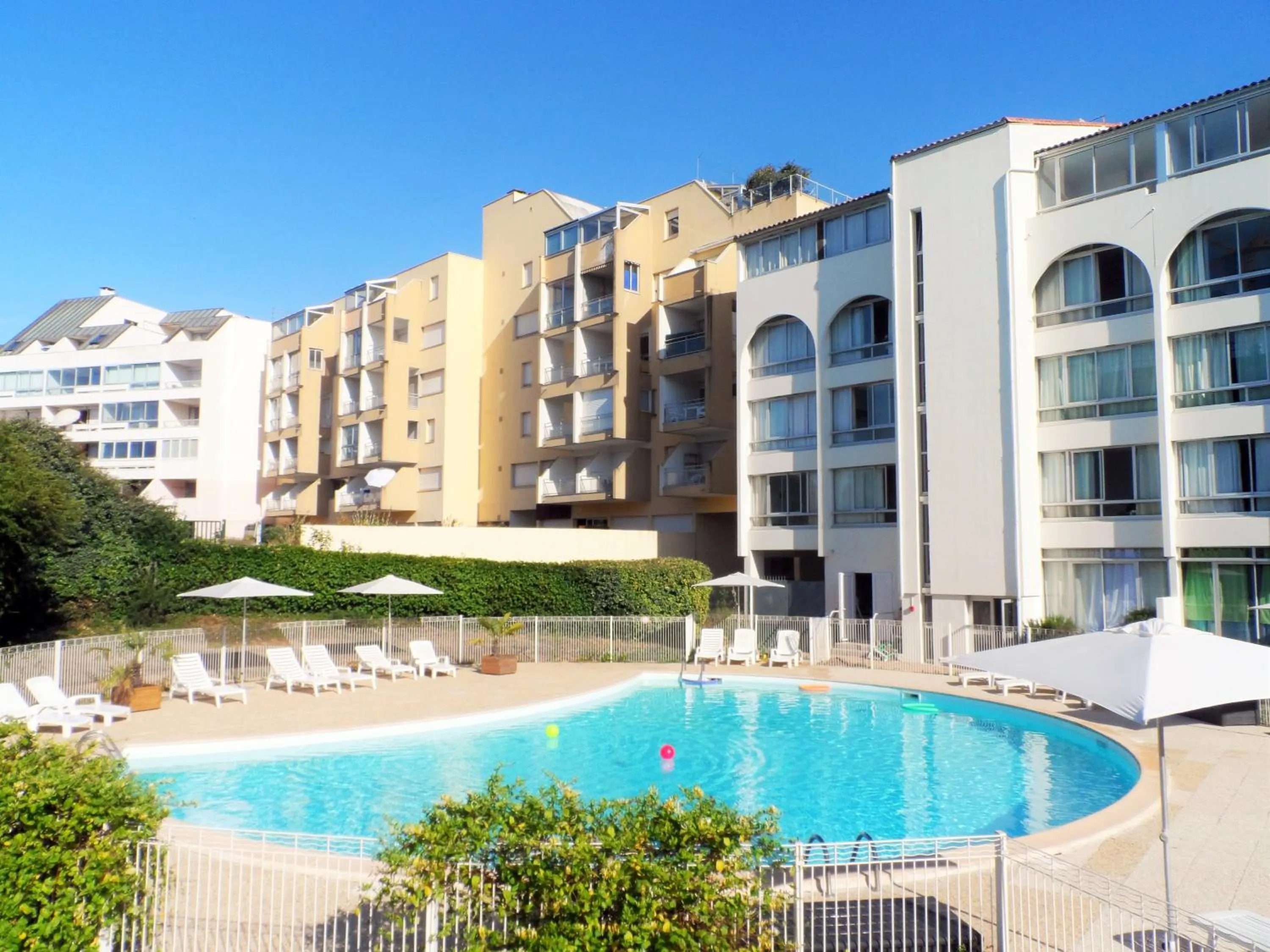 Swimming pool in Résidence New Rochelle