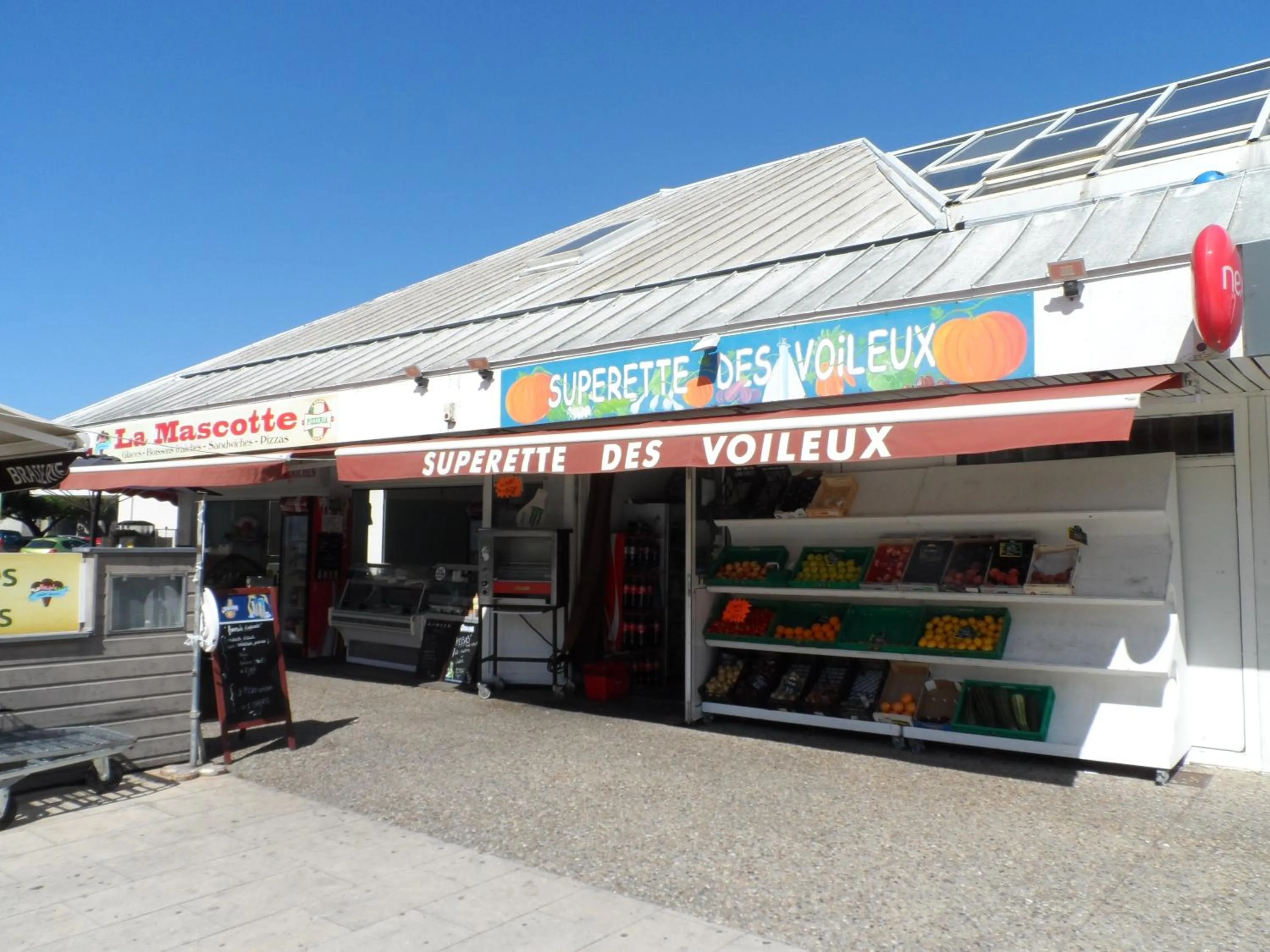 Supermarket/grocery shop in Résidence New Rochelle