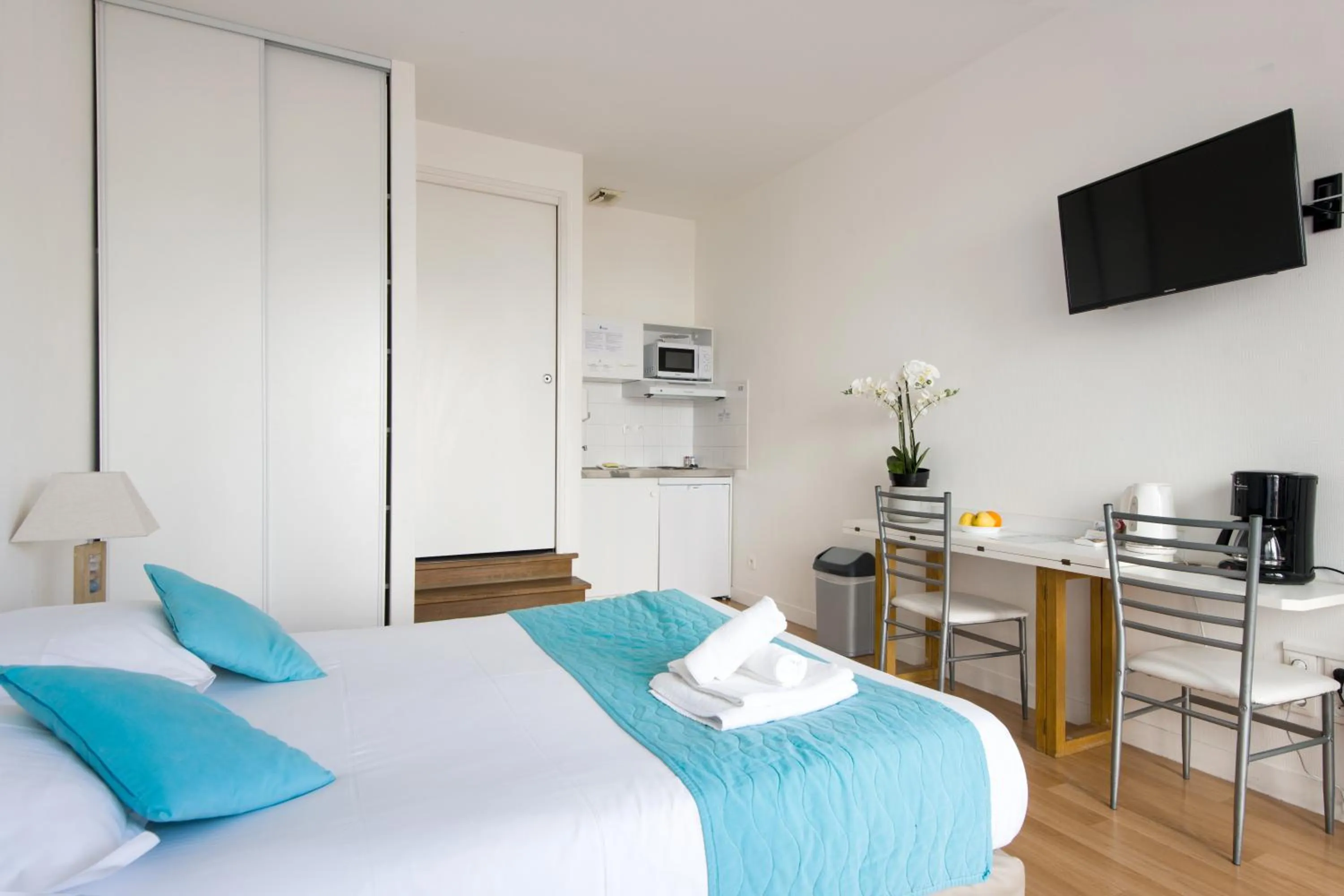 Other, Bed in Résidence New Rochelle