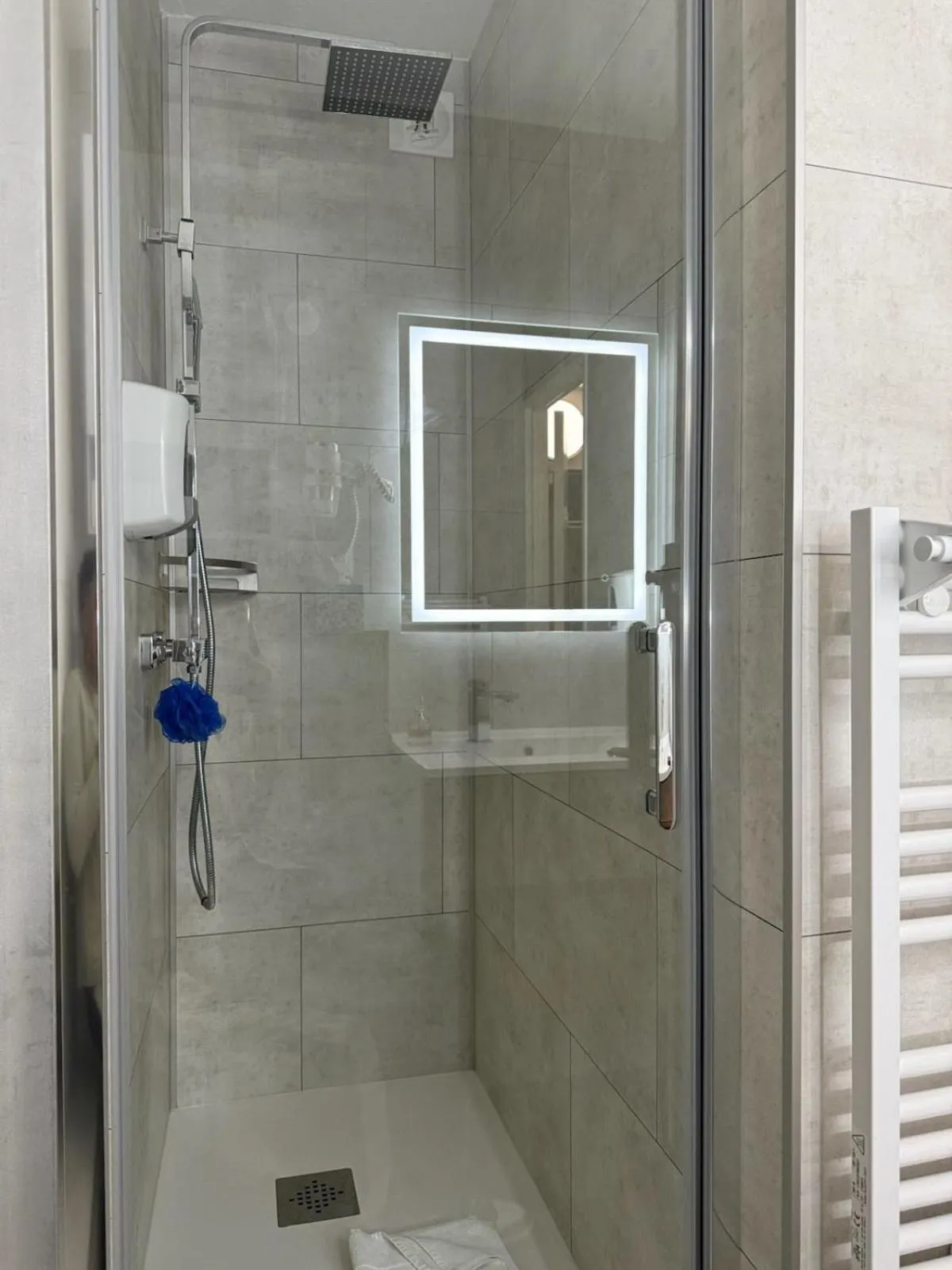 Shower in Résidence New Rochelle