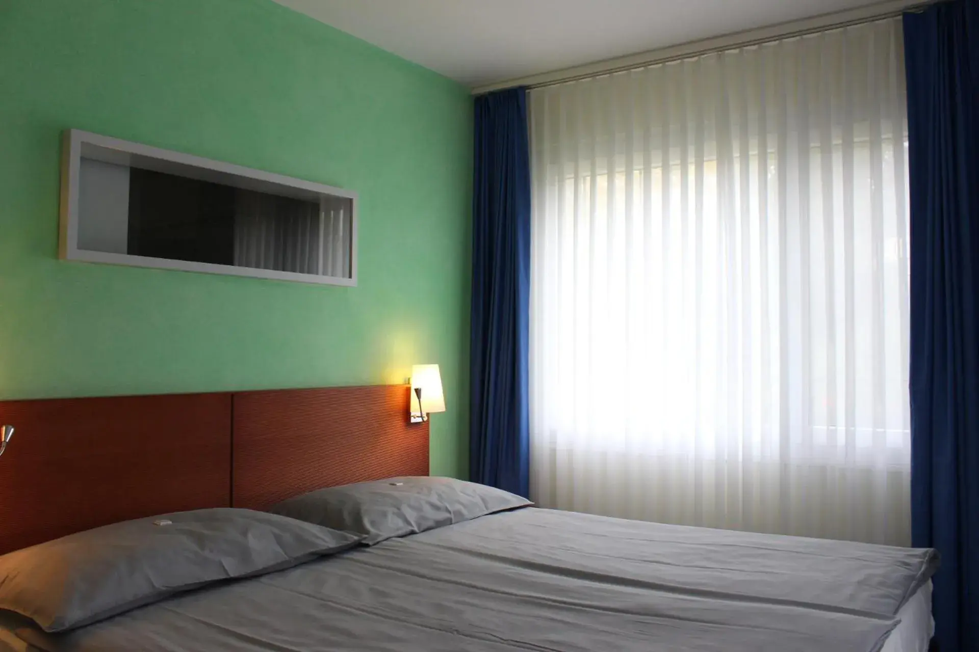 Economy Double Room in Hotel Restaurant Florida Economy Double Room in Hotel Restaurant Florida