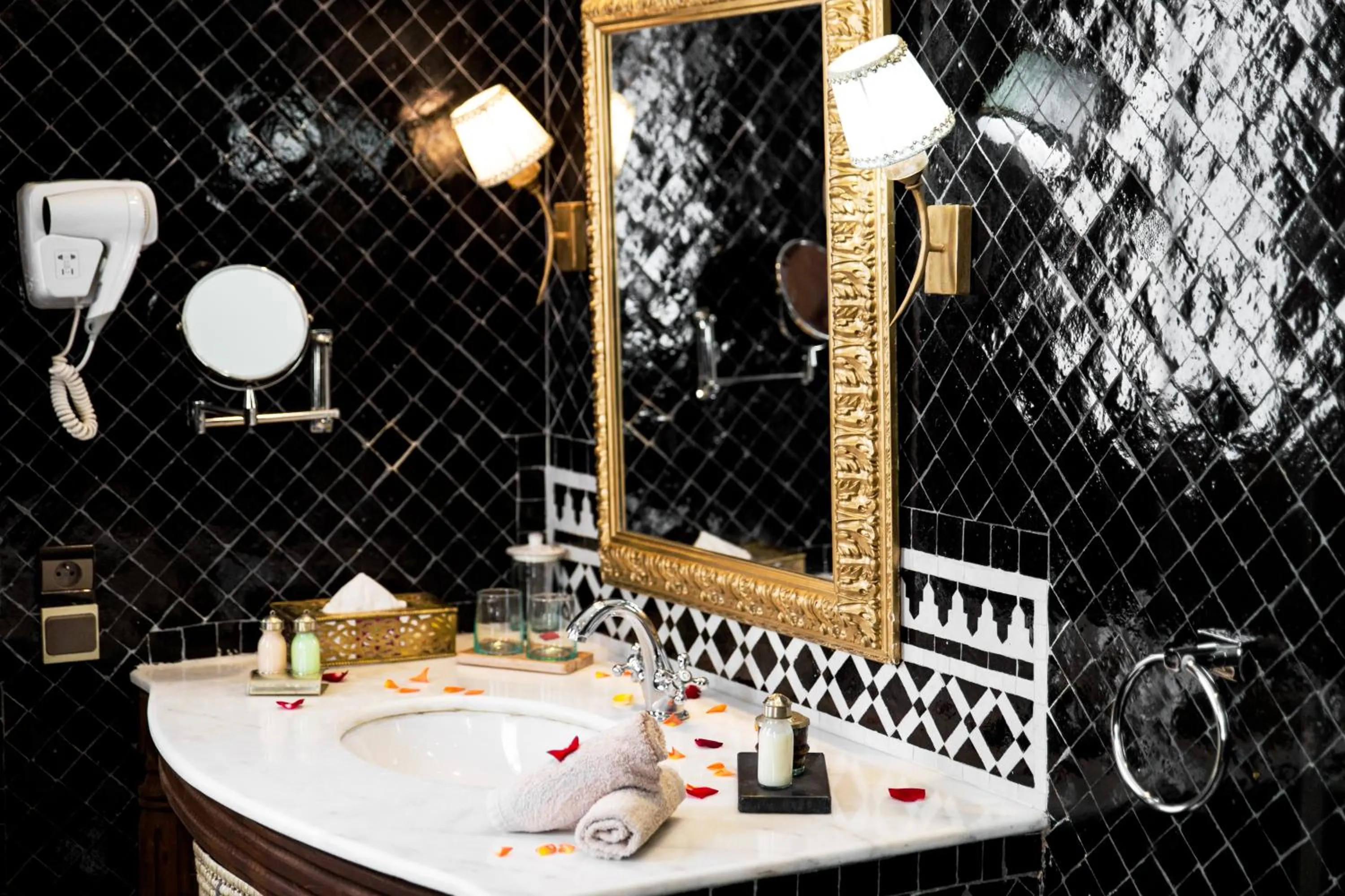 Bathroom in Riad Ayadina & SPA