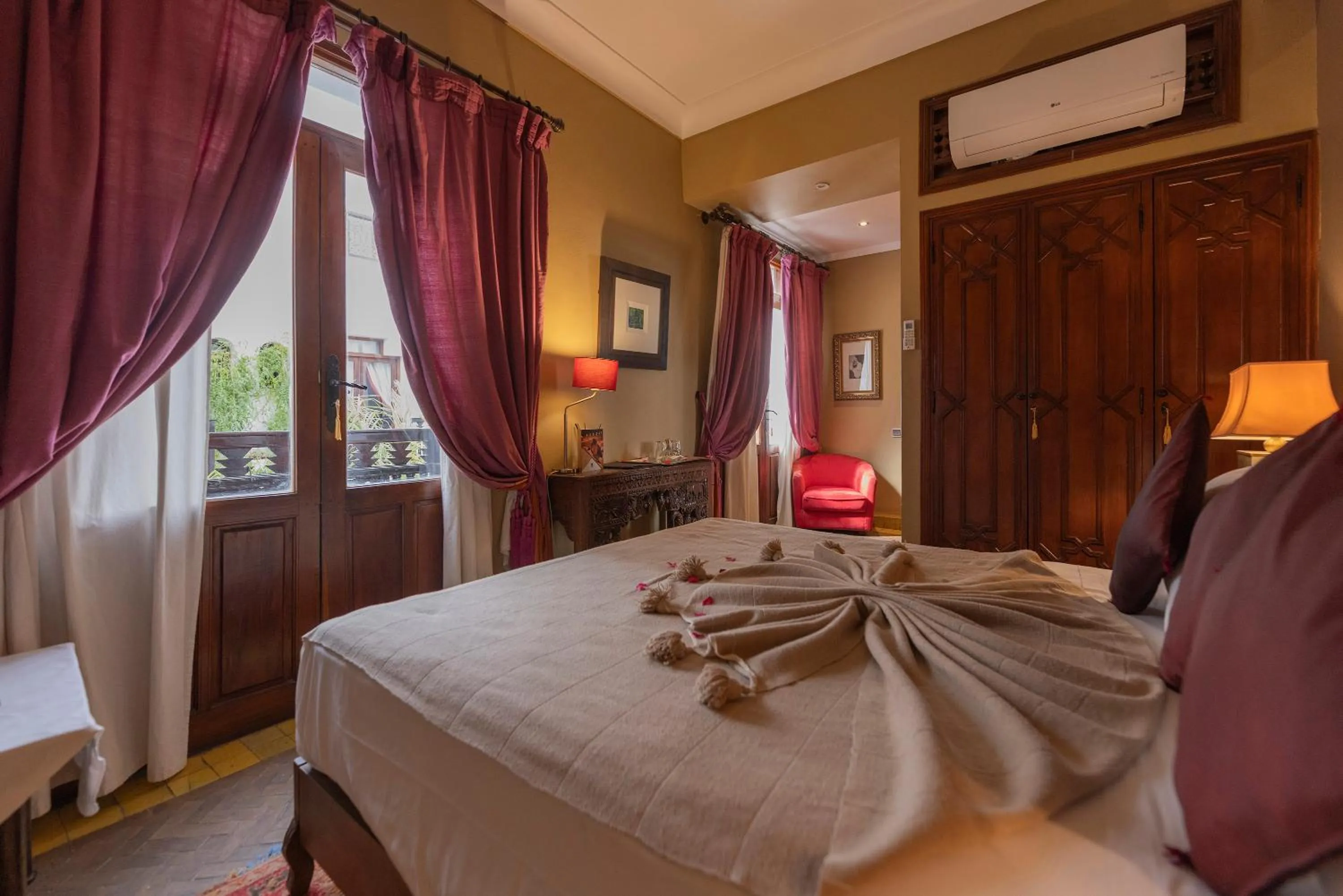 Living room, Bed in Riad Ayadina & SPA