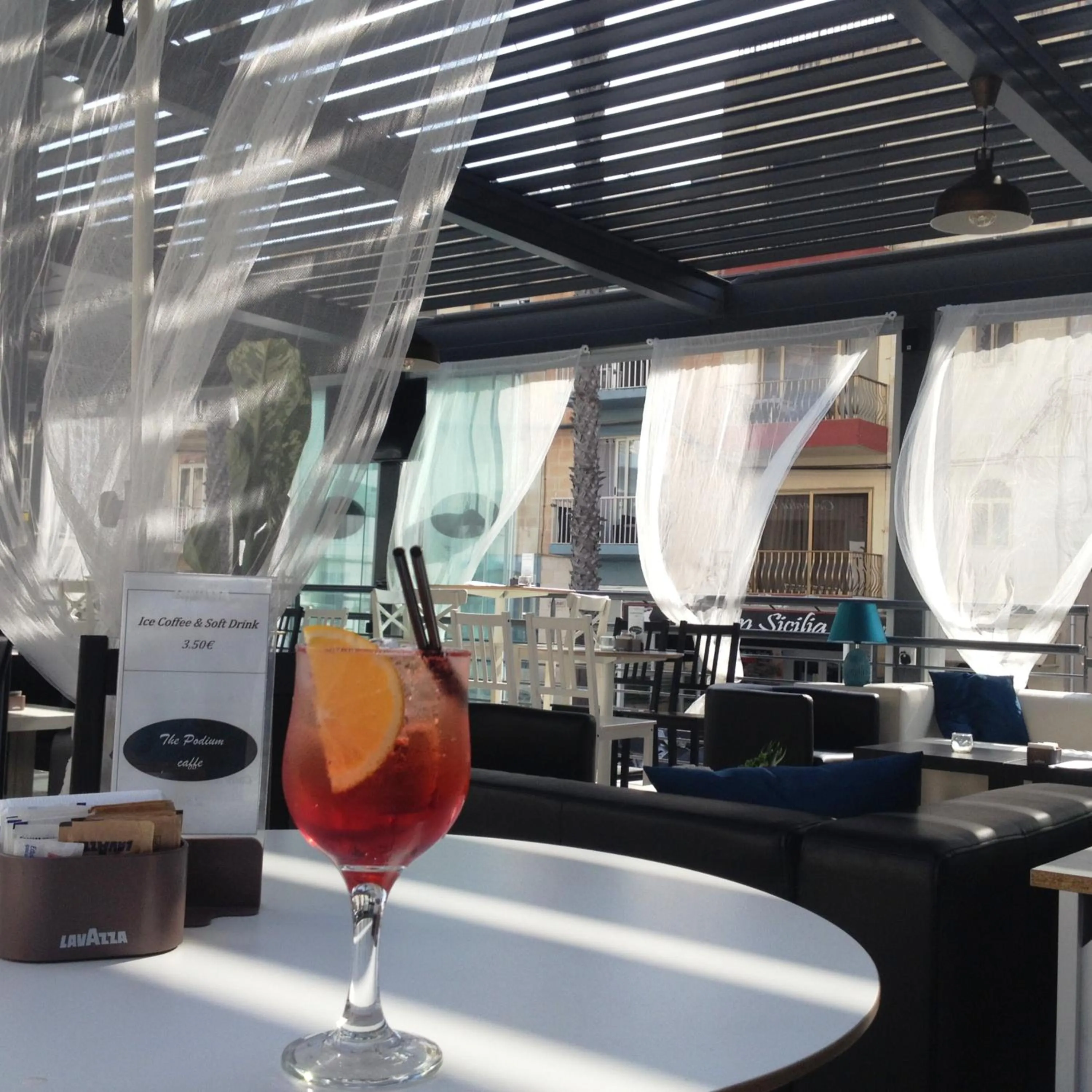 Restaurant/places to eat in Primera Hotel