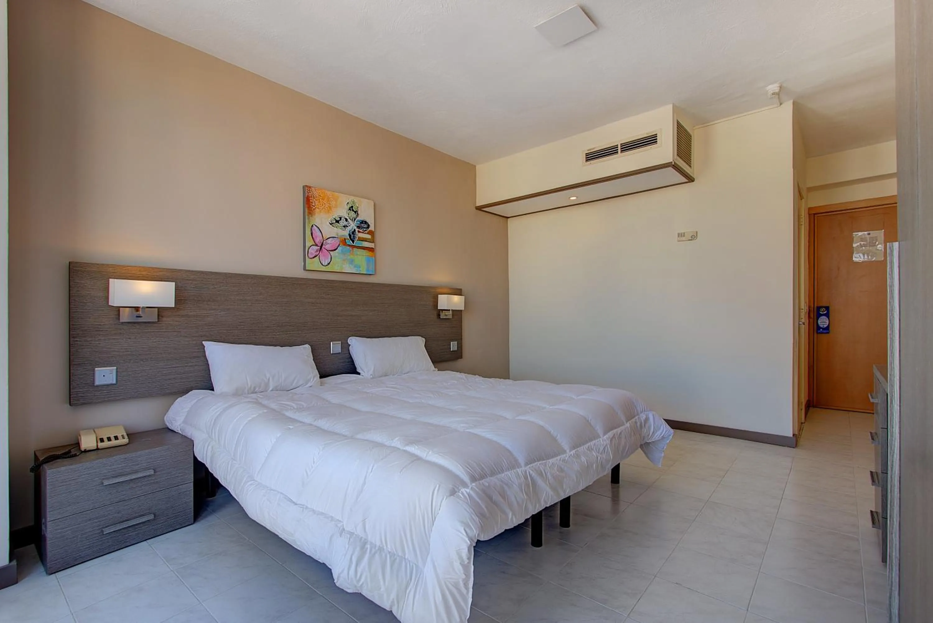 Photo of the whole room, Bed in Primera Hotel