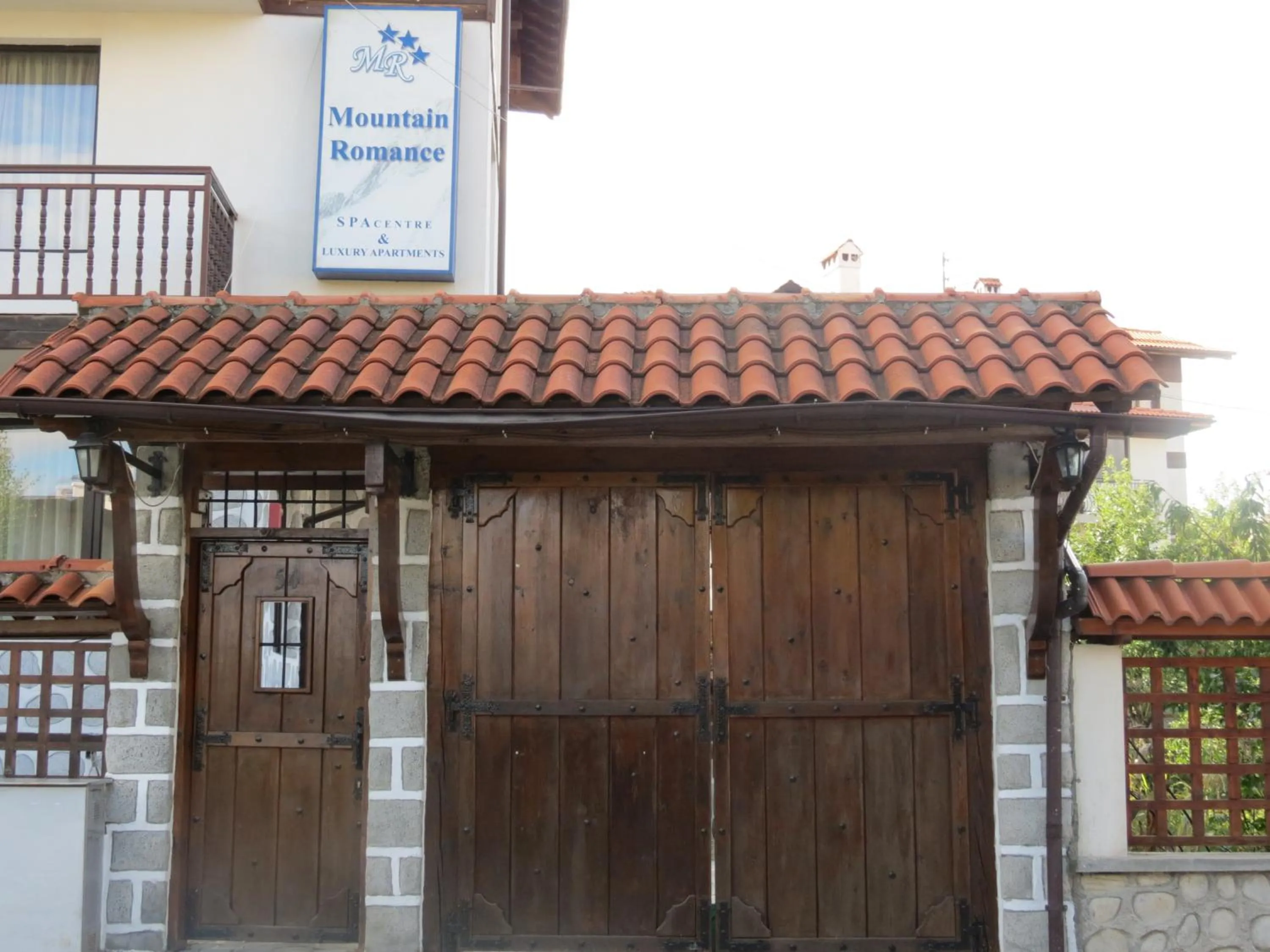 Facade/entrance in Family complex Mountain Romance Apartments