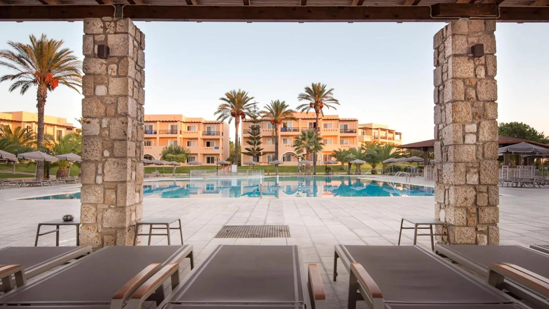 Swimming pool in Horizon Beach Resort