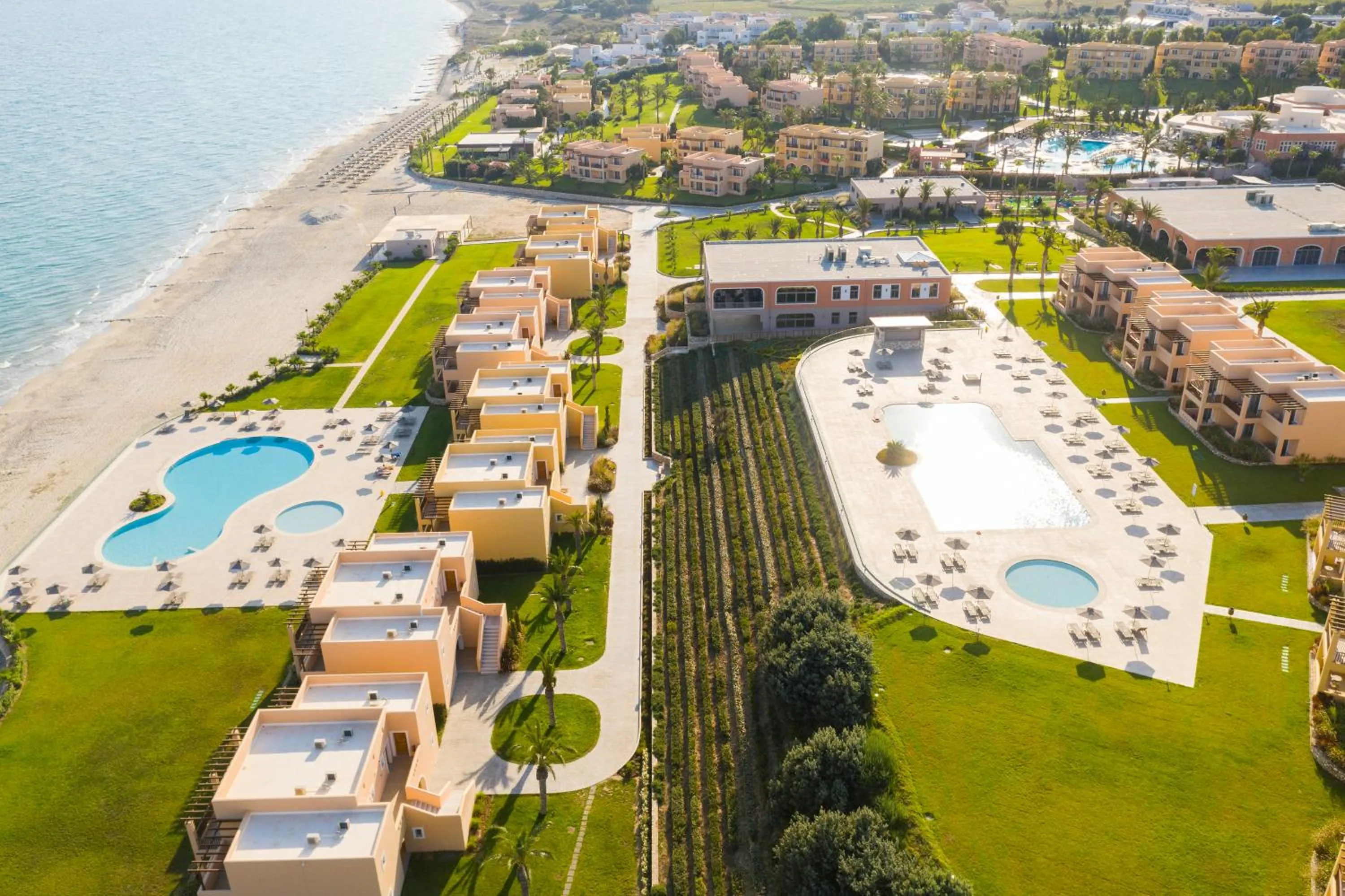 Swimming pool in Horizon Beach Resort