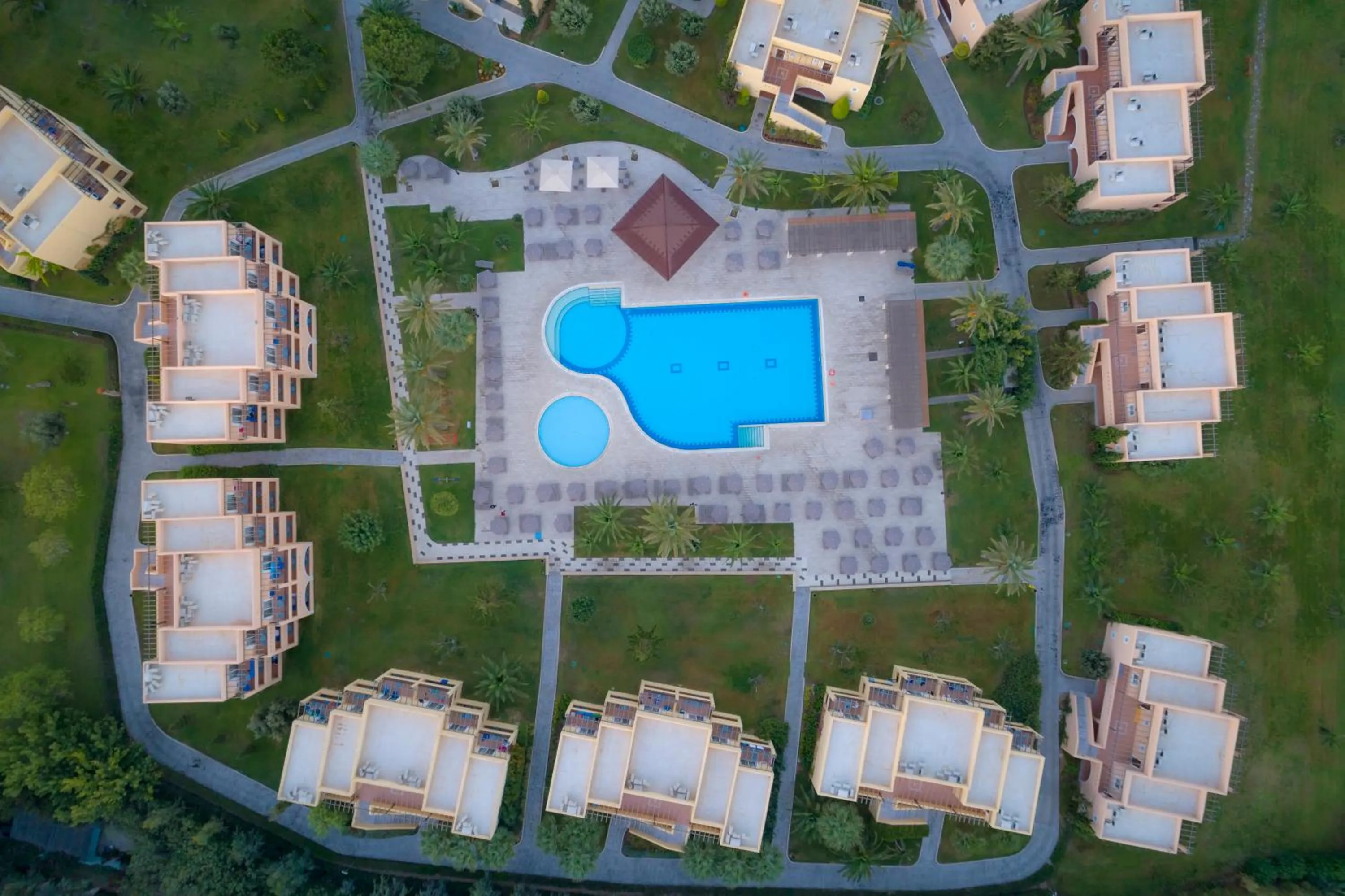 Swimming pool in Horizon Beach Resort