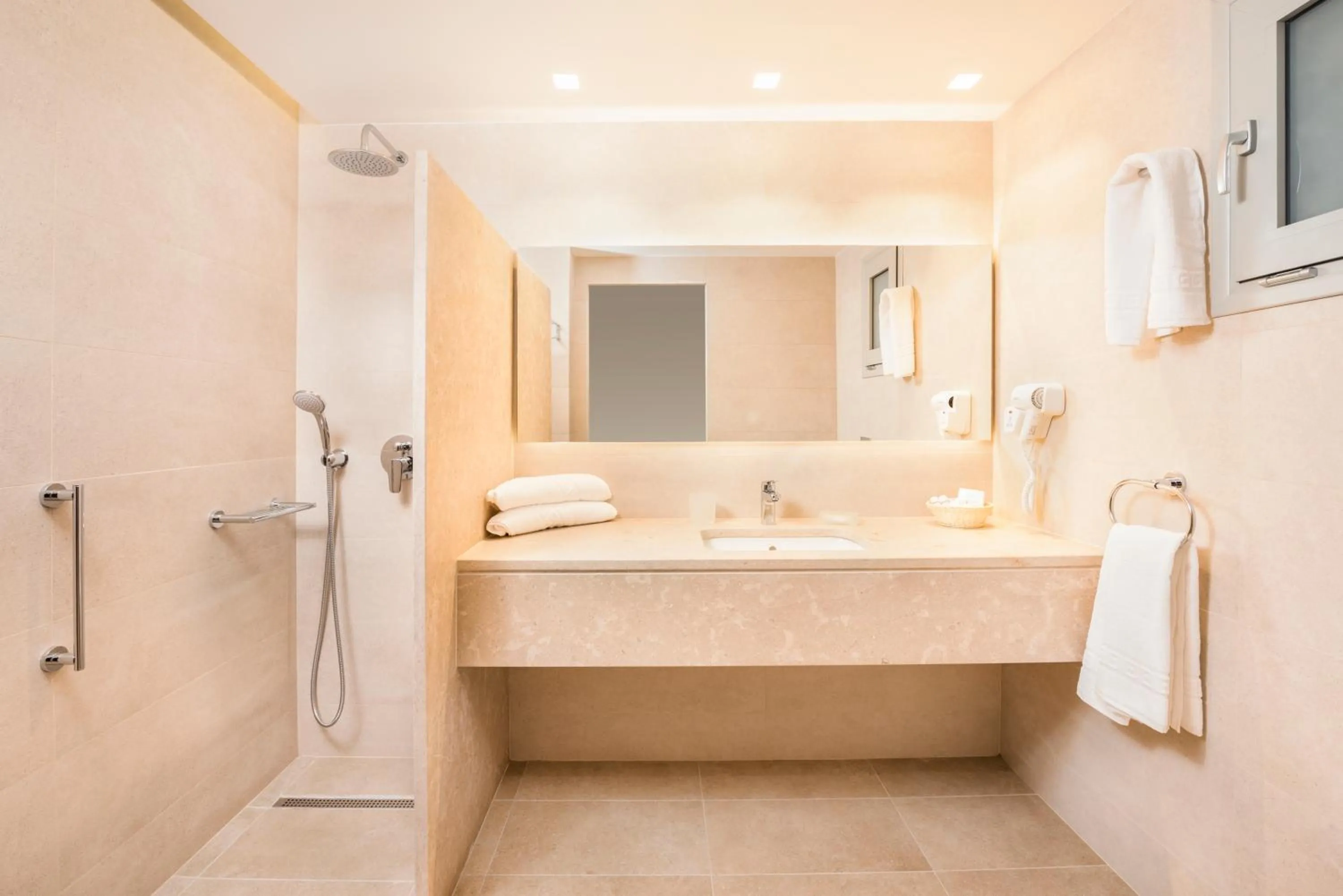 Bathroom, Bed in Horizon Beach Resort