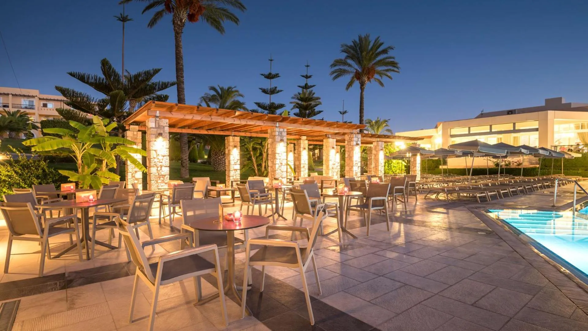 Lounge or bar in Horizon Beach Resort