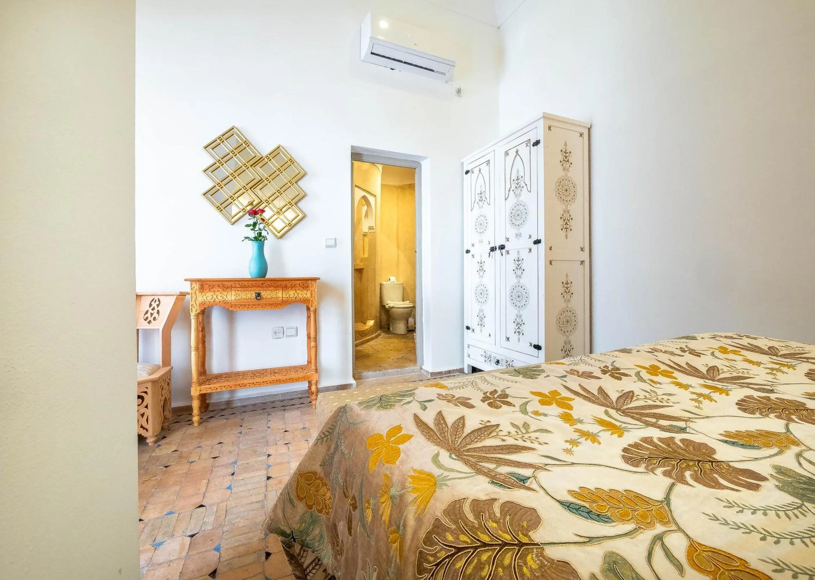 Bedroom, Bed in Riad La Croix Berbere