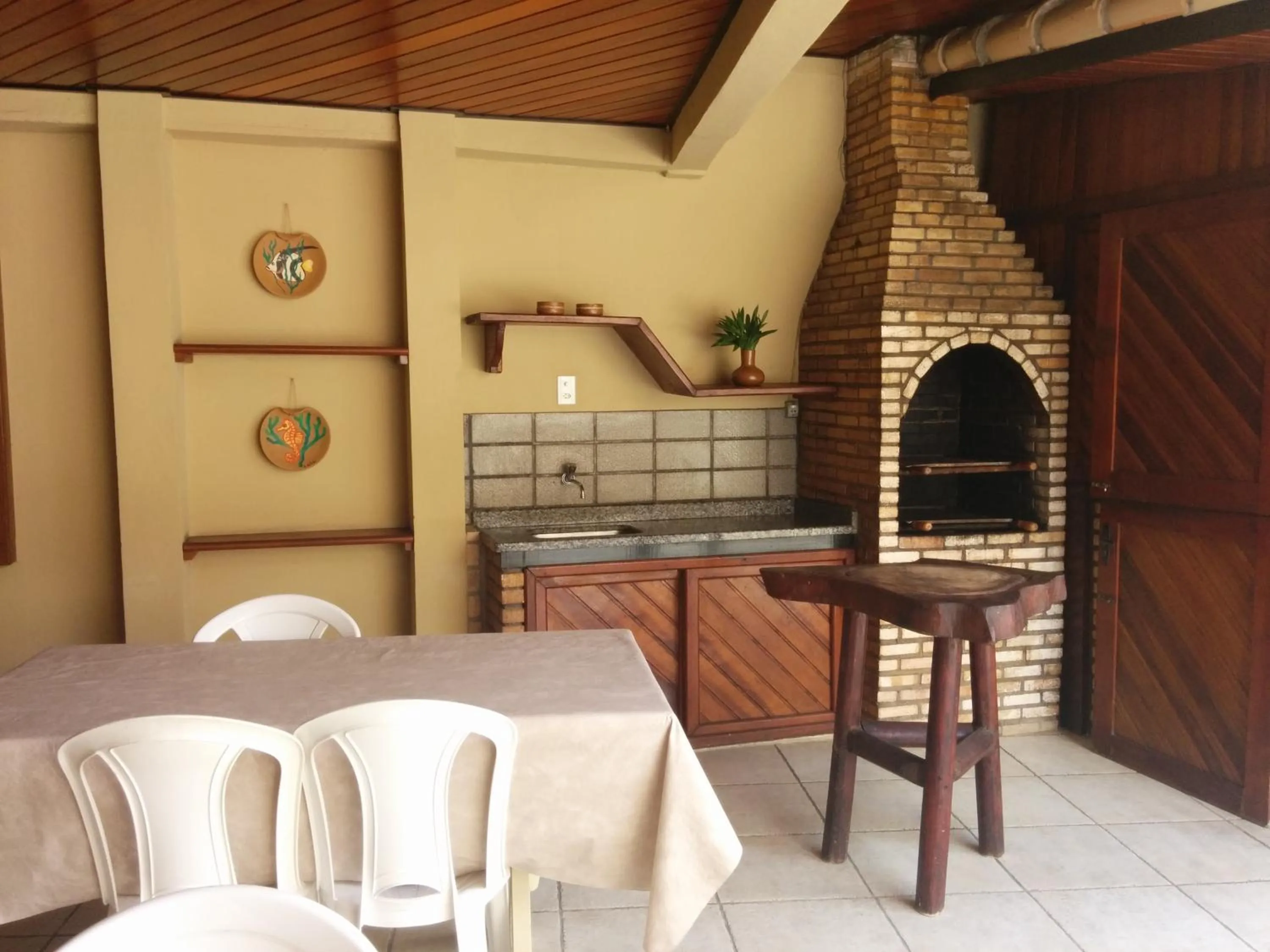 Restaurant/places to eat in Pousada Genesis