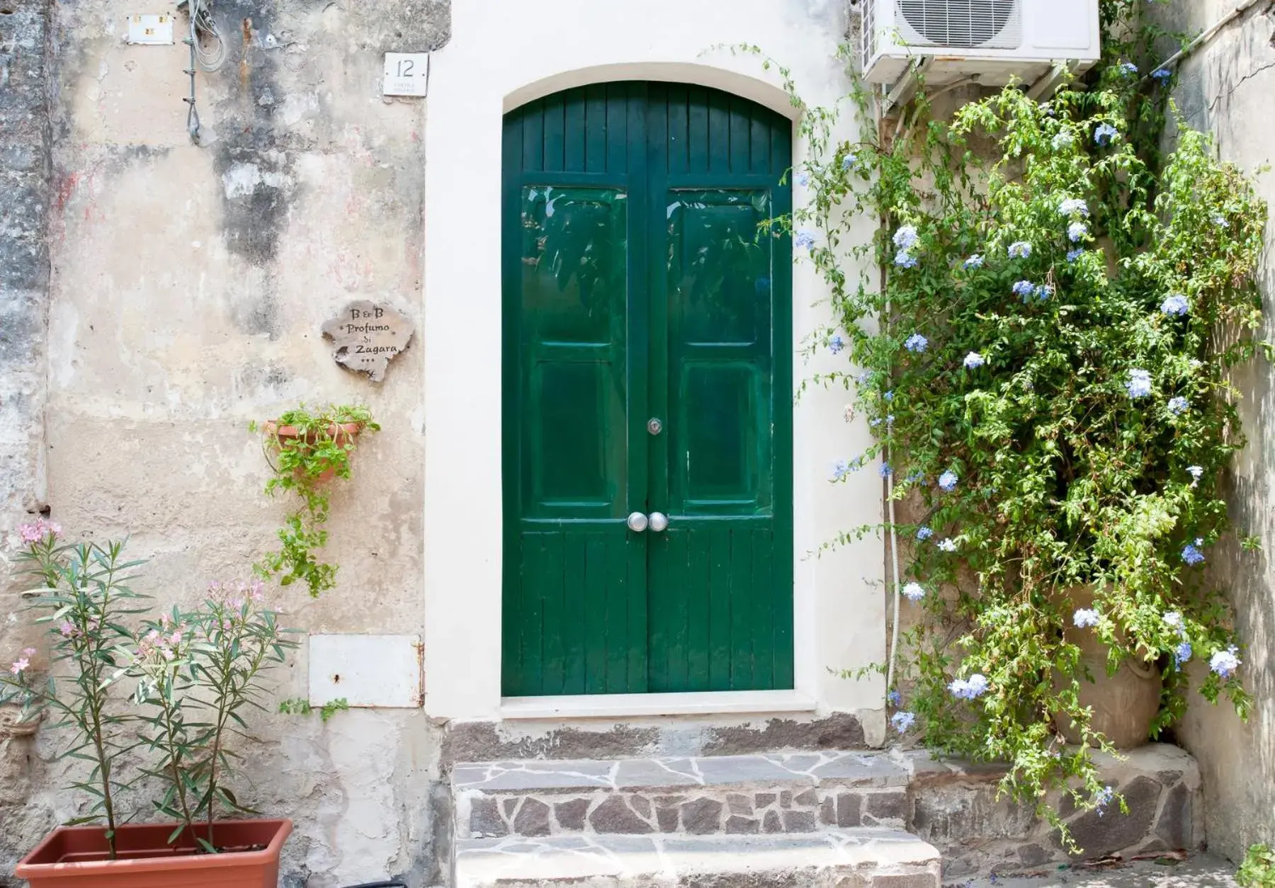 Triple Room with Private Bathroom in Profumo di Zagara Triple Room with Private Bathroom in Profumo di Zagara