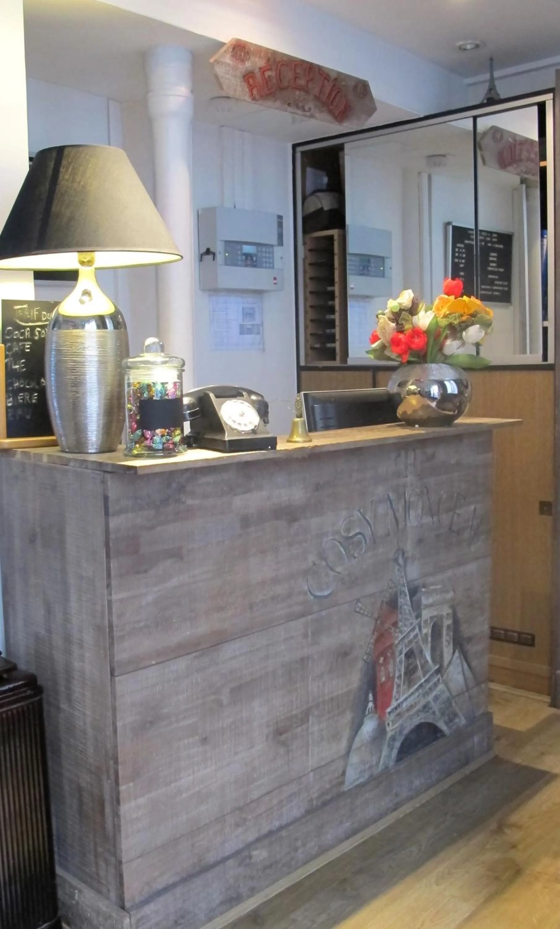 On-site shops in Hotel Cosy Monceau