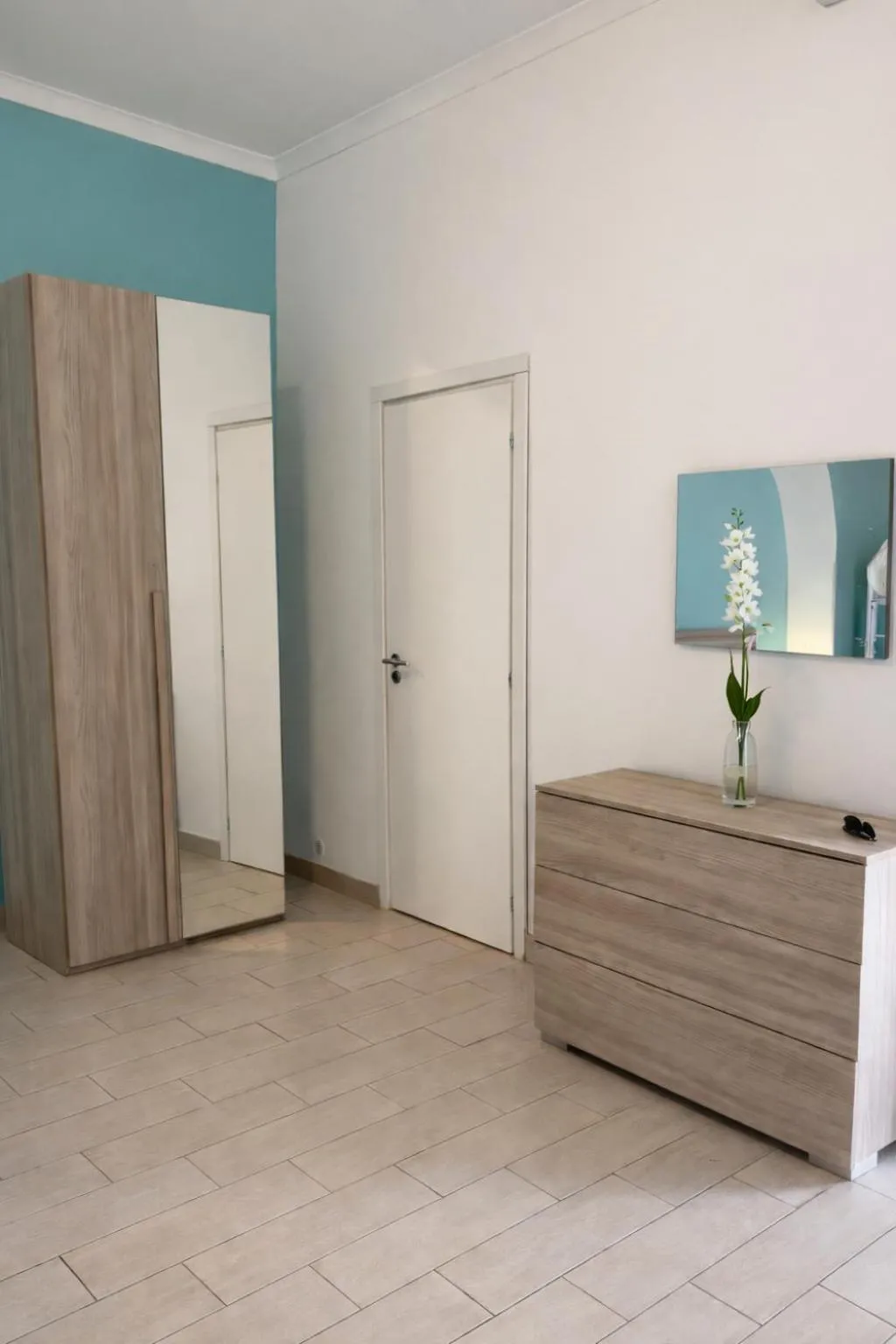 wardrobe in L'Isola Del Postino Rooms