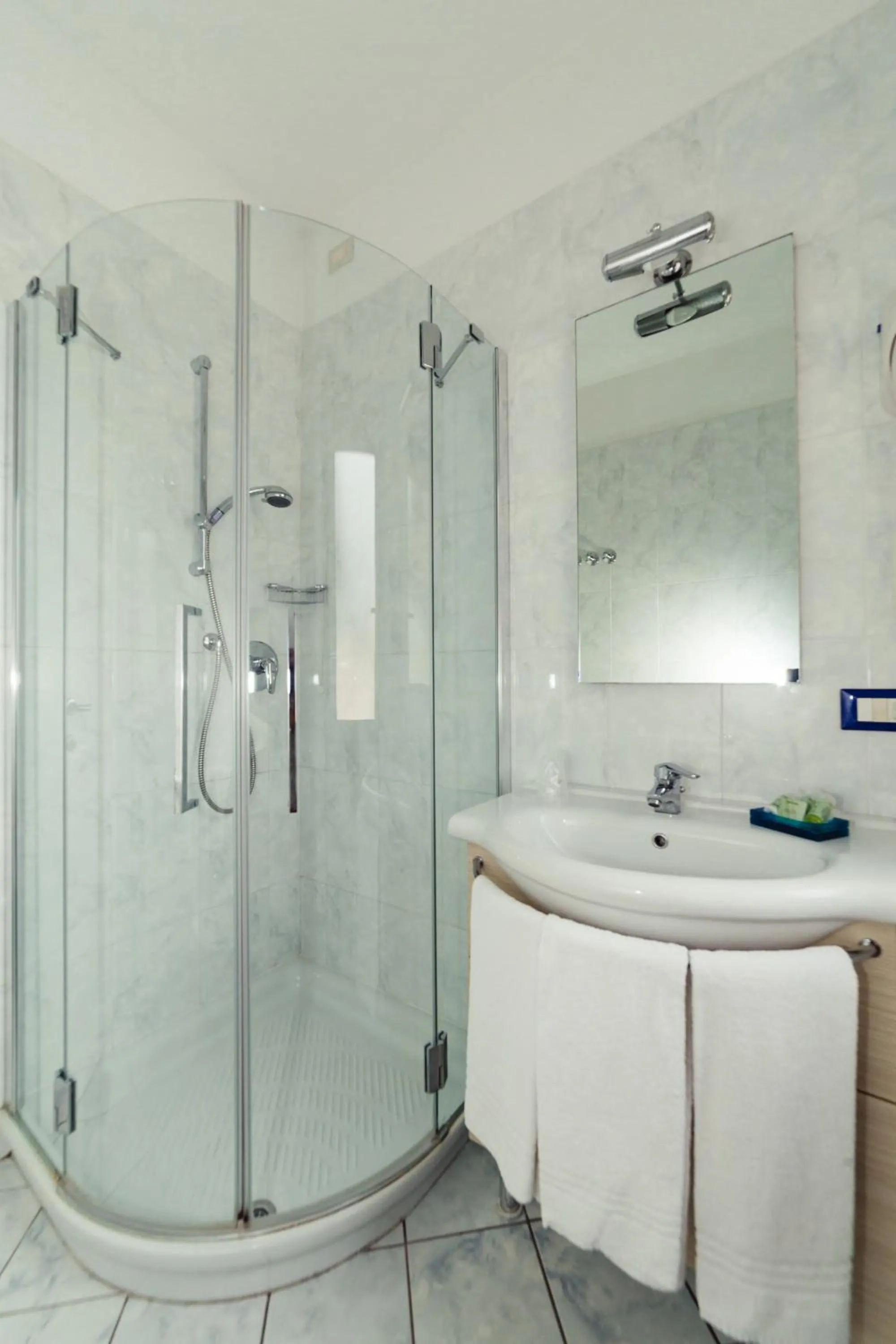 Shower in Residence Greco