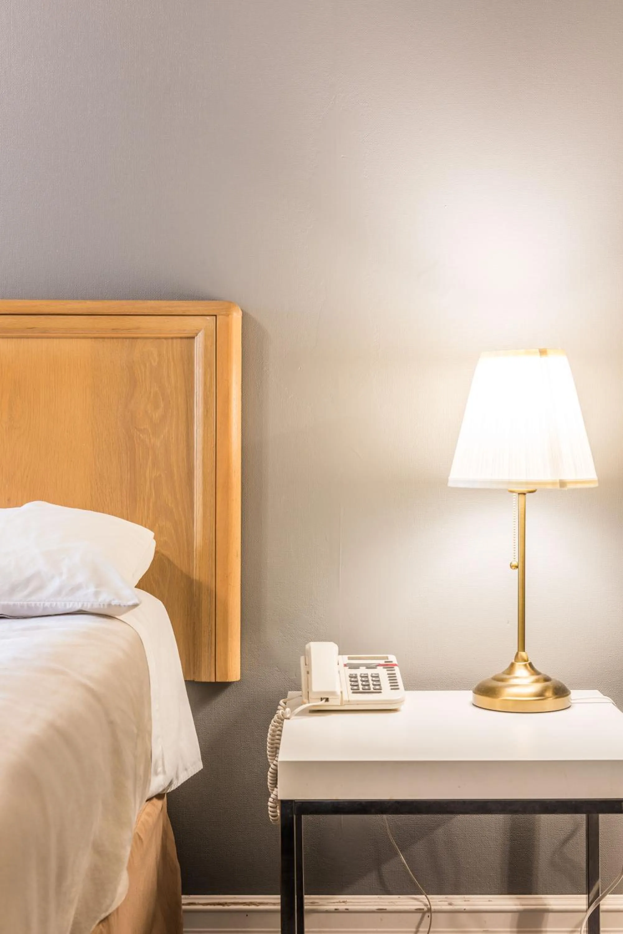 Bedroom, Bed in Lake City Motel