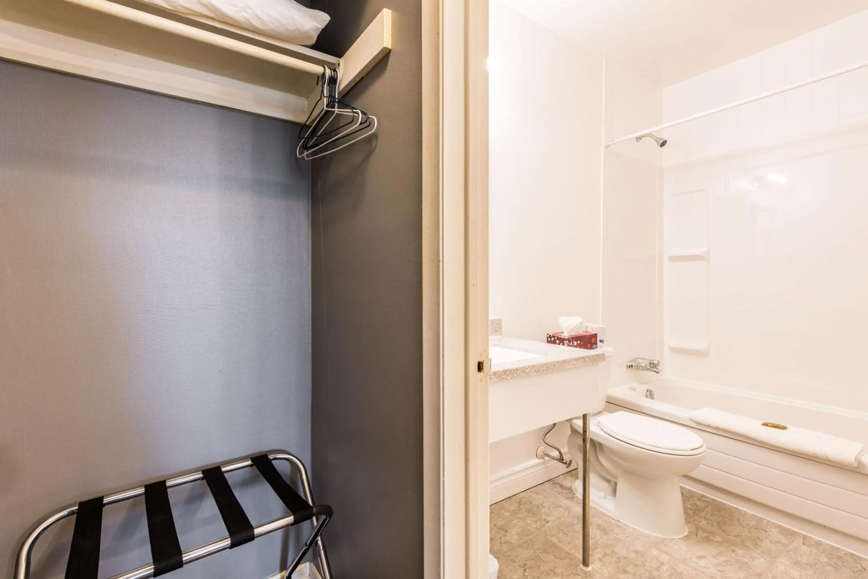 Bathroom in Lake City Motel