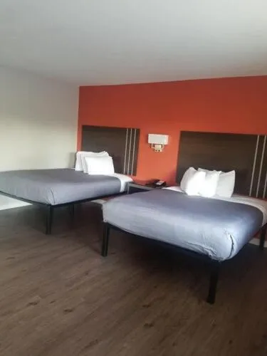 Bed in Econo Inn Lackland AFB-Seaworld San Antonio