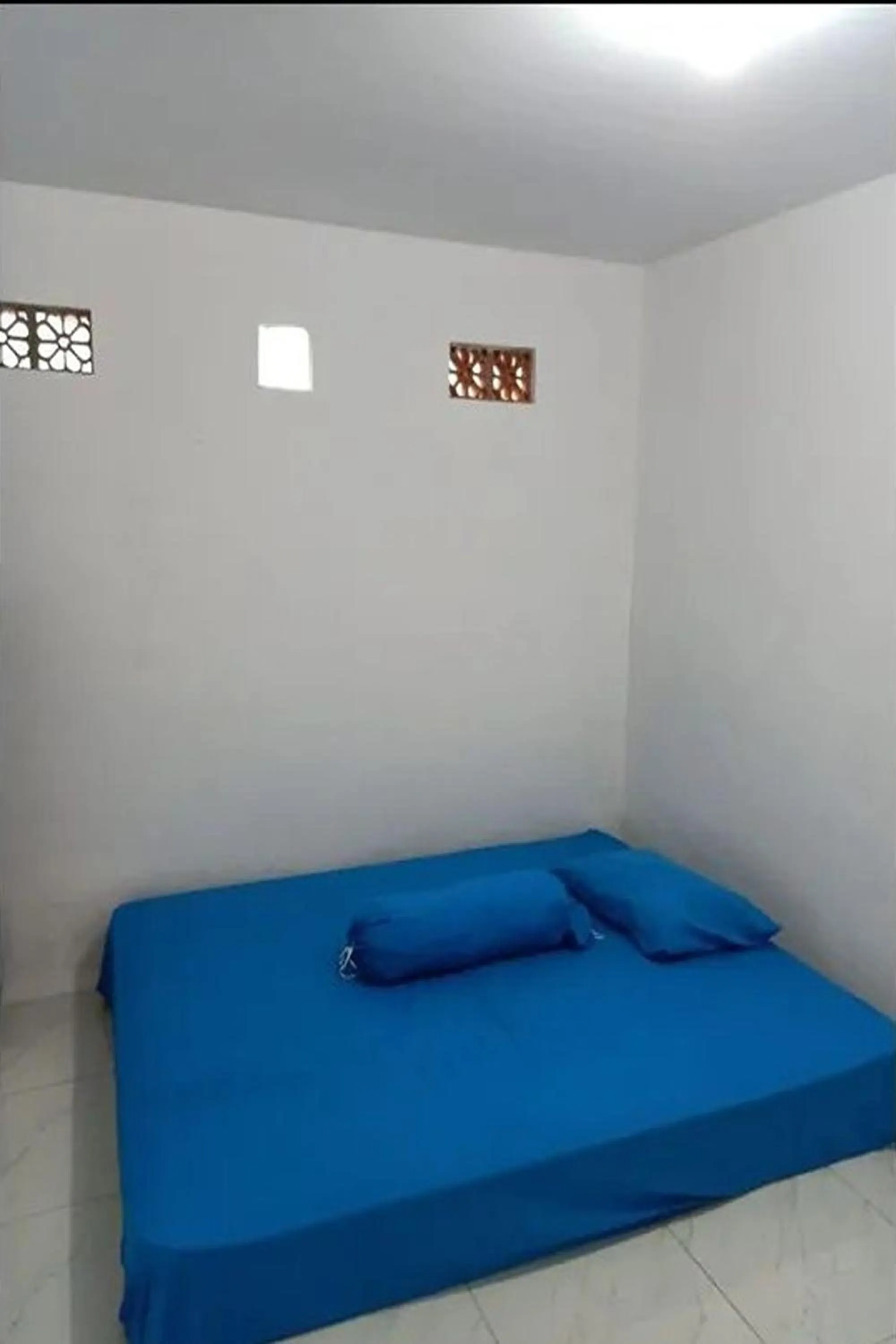 Photo of the whole room, Bed in Kost 48 Surabaya
