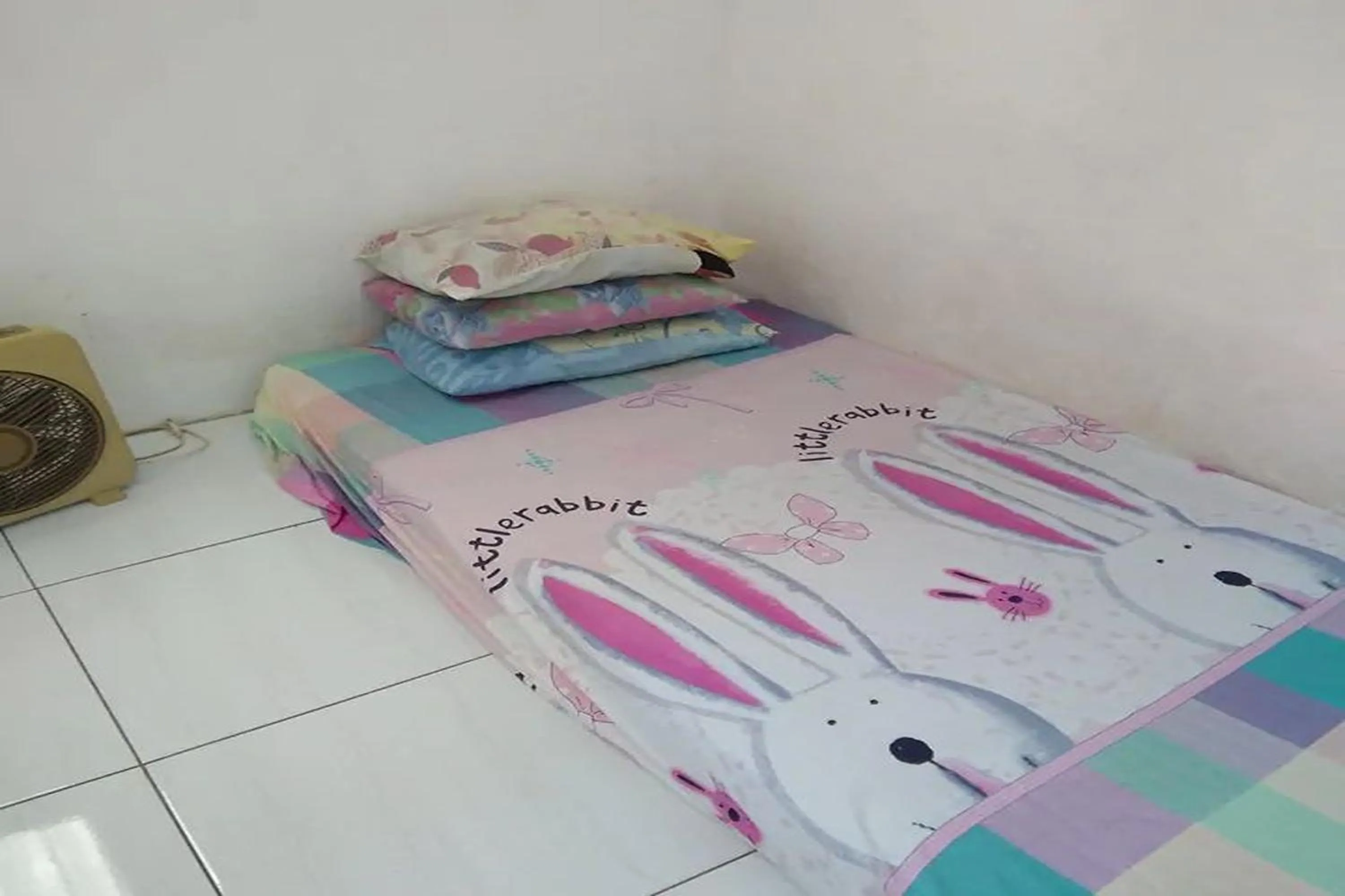 Photo of the whole room, Bed in Kost 48 Surabaya