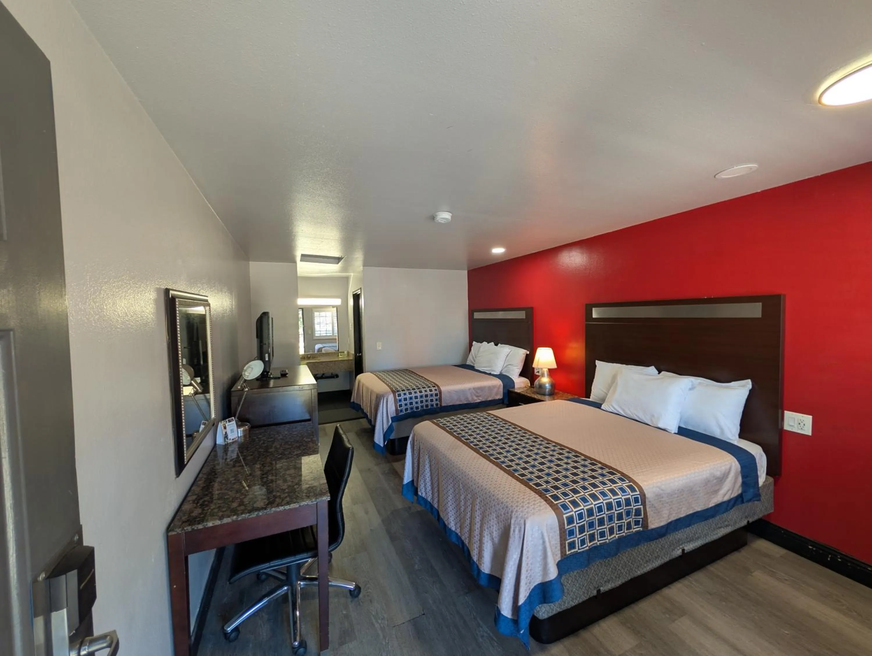 Bed in Crossroads Inn - Downtown Sacramento