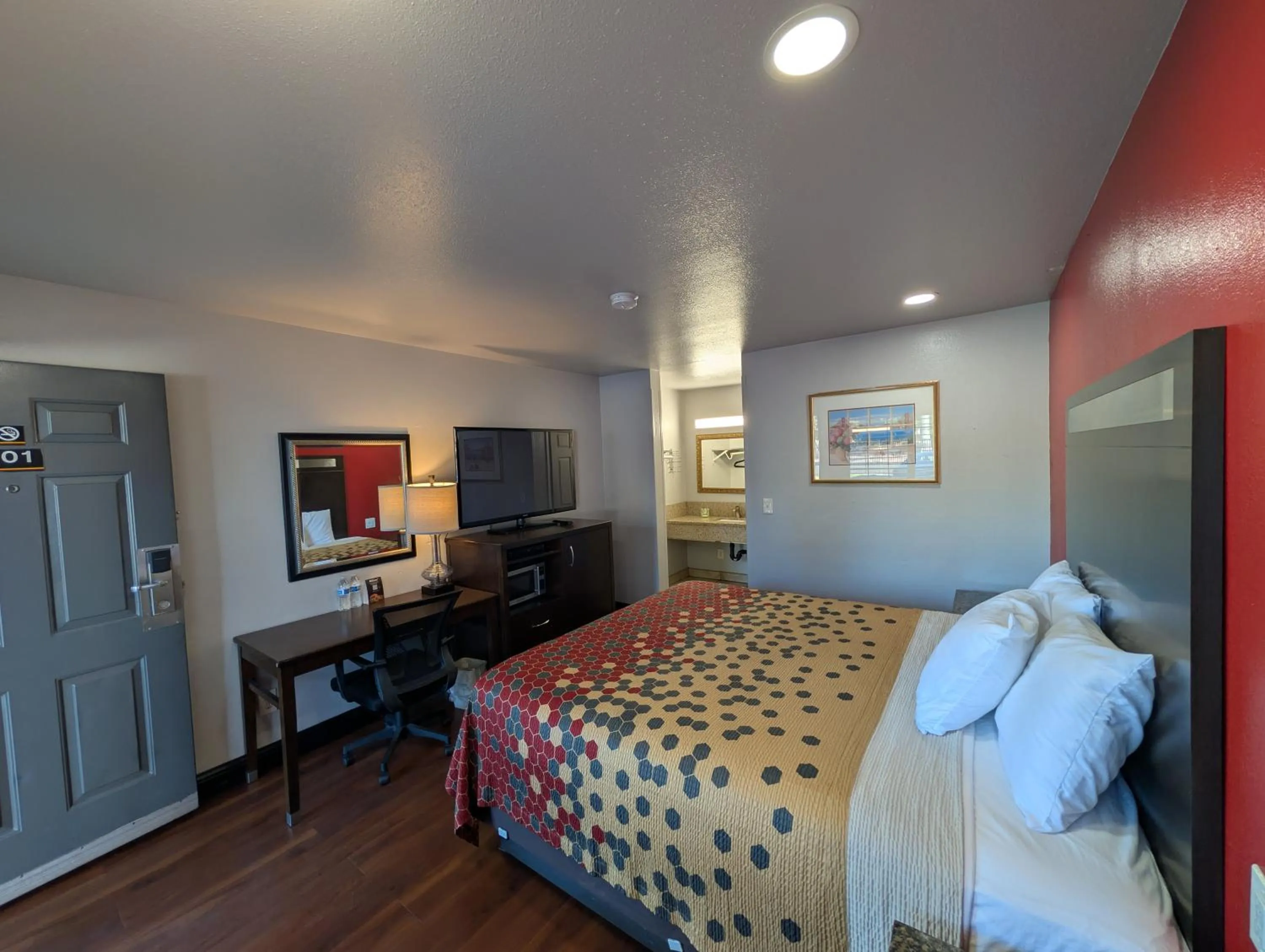 Bed in Crossroads Inn - Downtown Sacramento