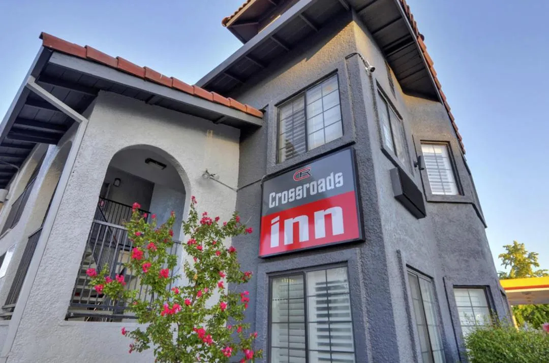 Crossroads Inn - Downtown Sacramento