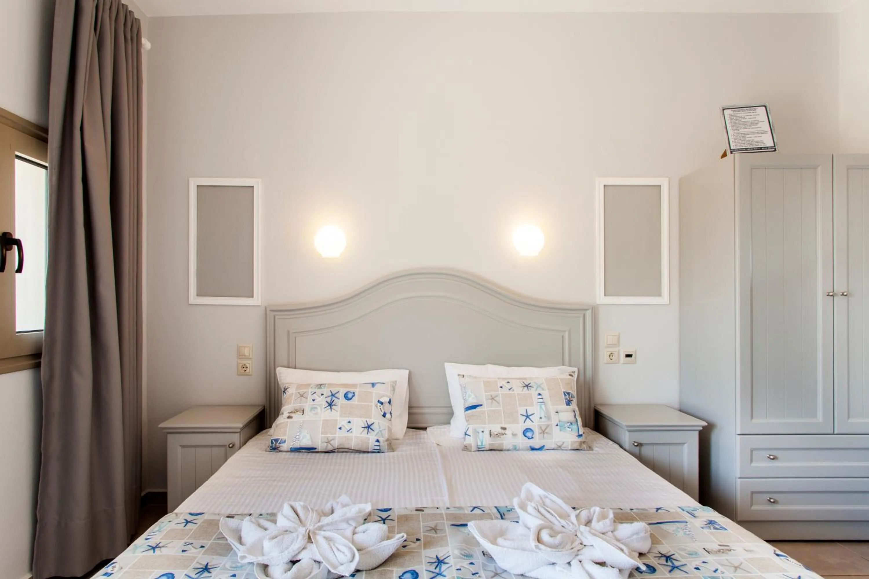 Bed in Mythos Suites Diskos