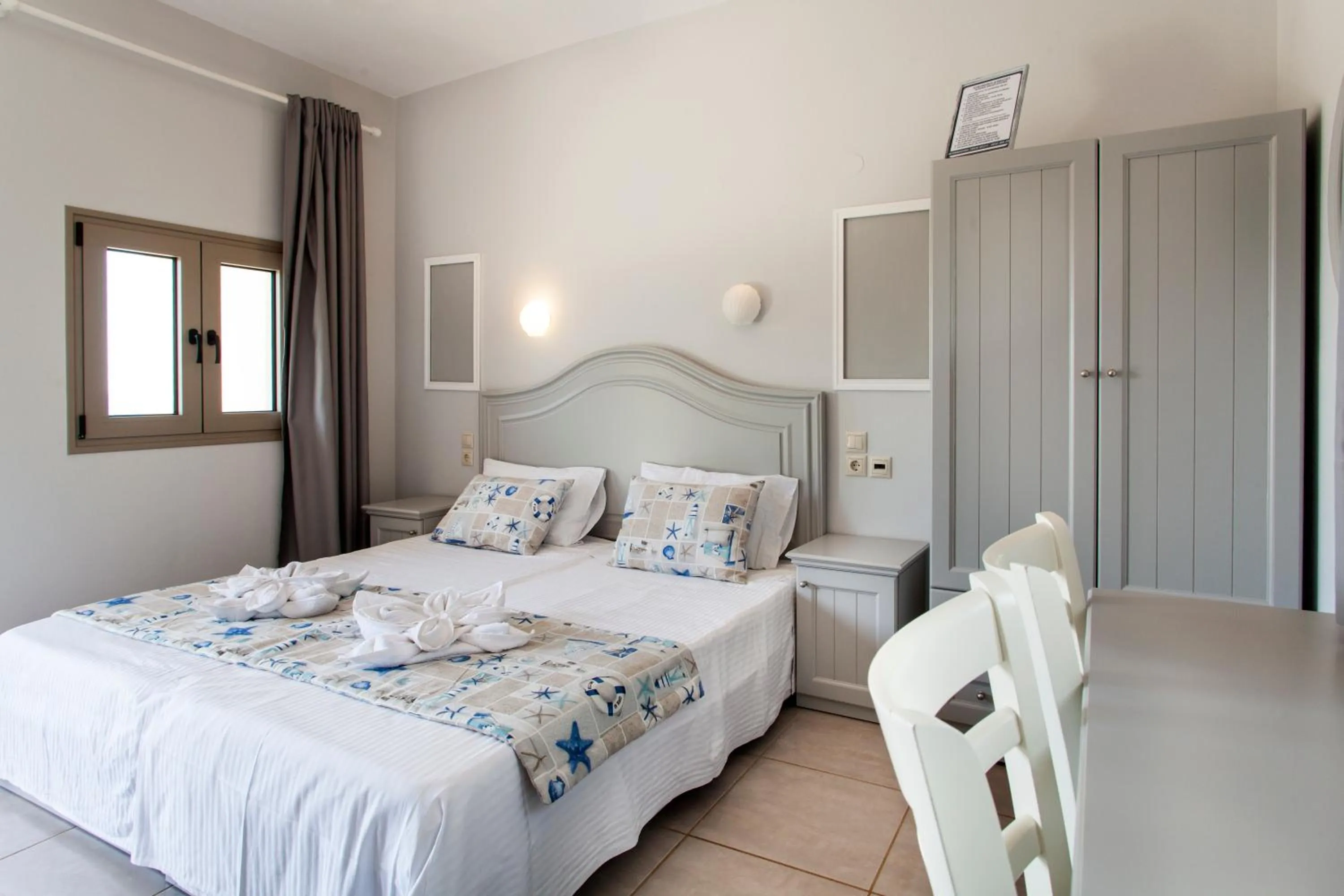 Bed in Mythos Suites Diskos