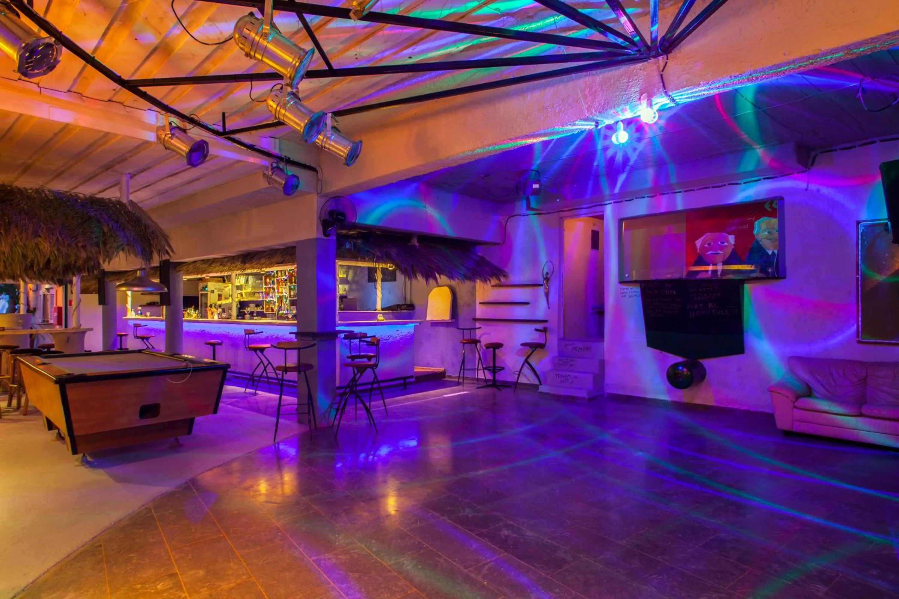 Nightclub / DJ in Mythos Suites Diskos