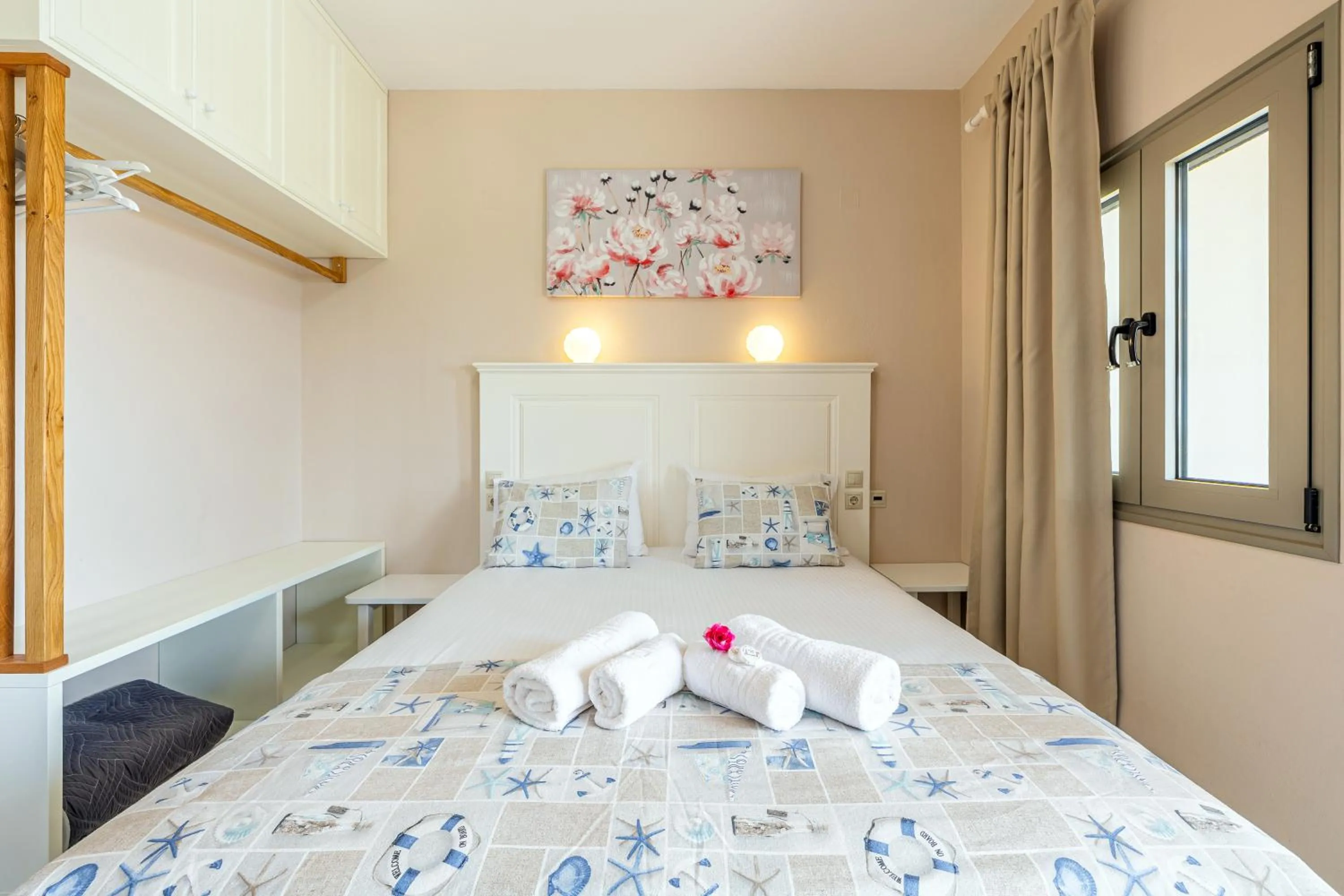 Bed in Mythos Suites Diskos