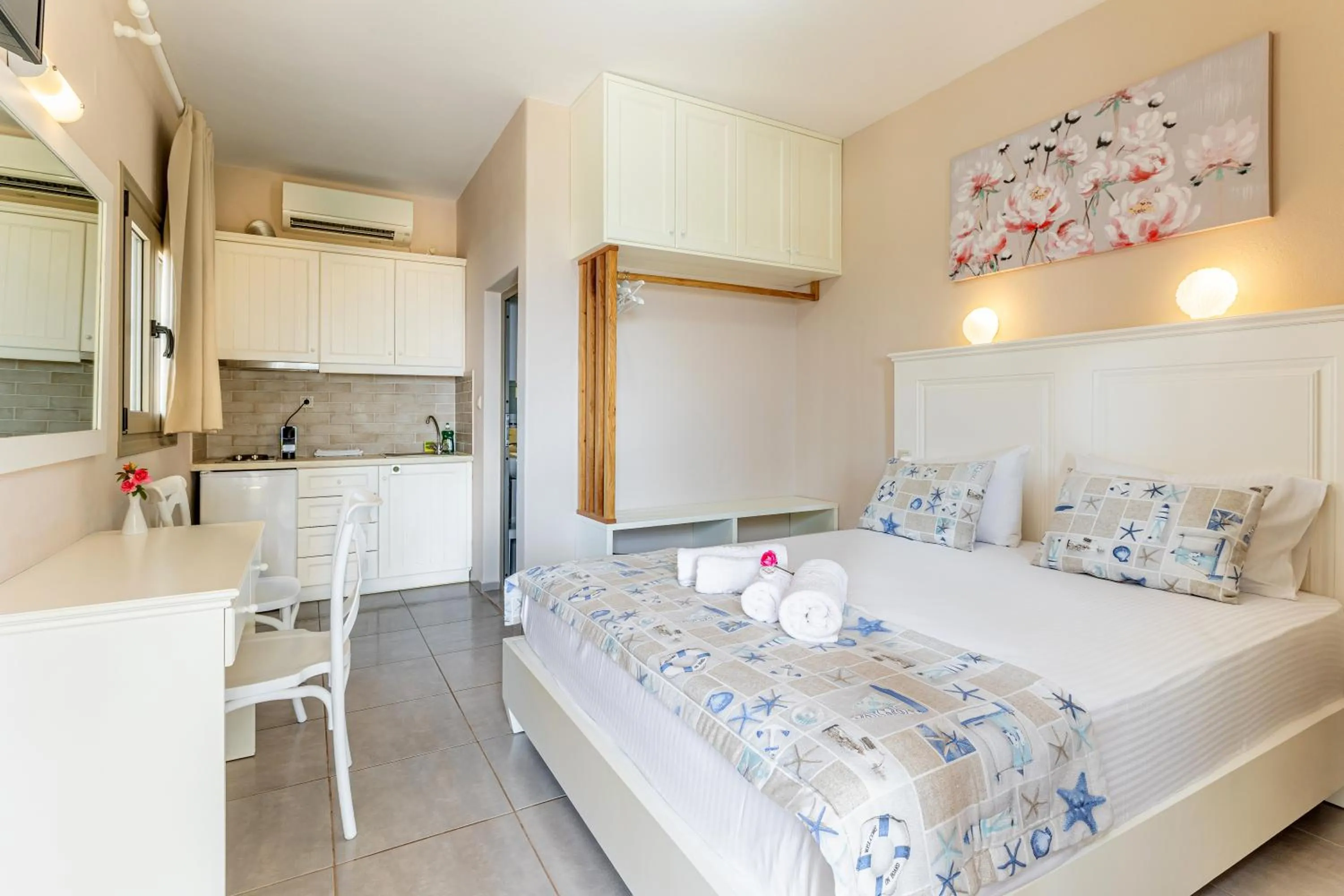 Bed in Mythos Suites Diskos