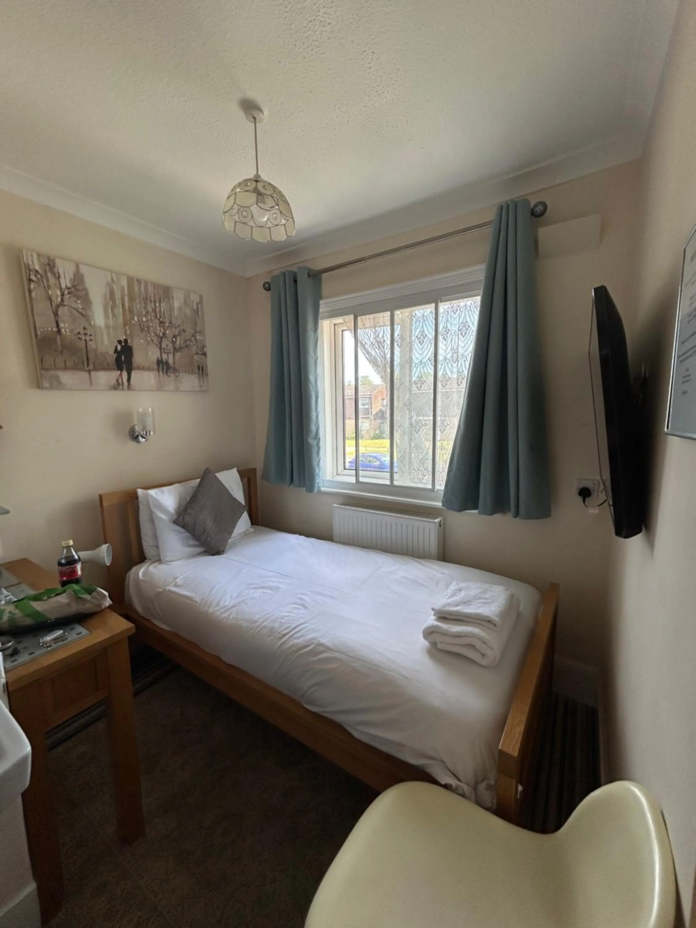 Bed in Four Seasons Guest House