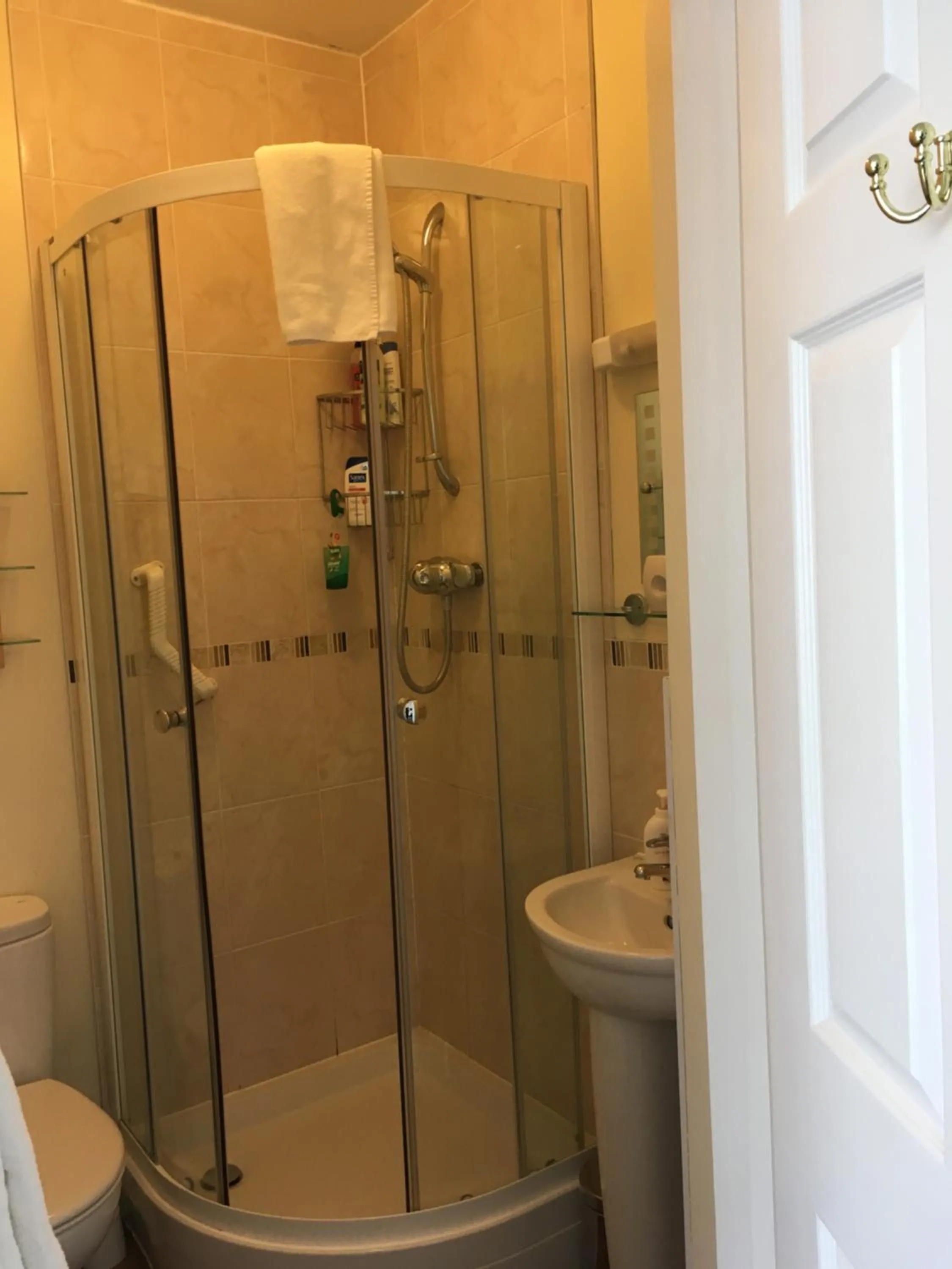 Breakfast in Four Seasons Guest House