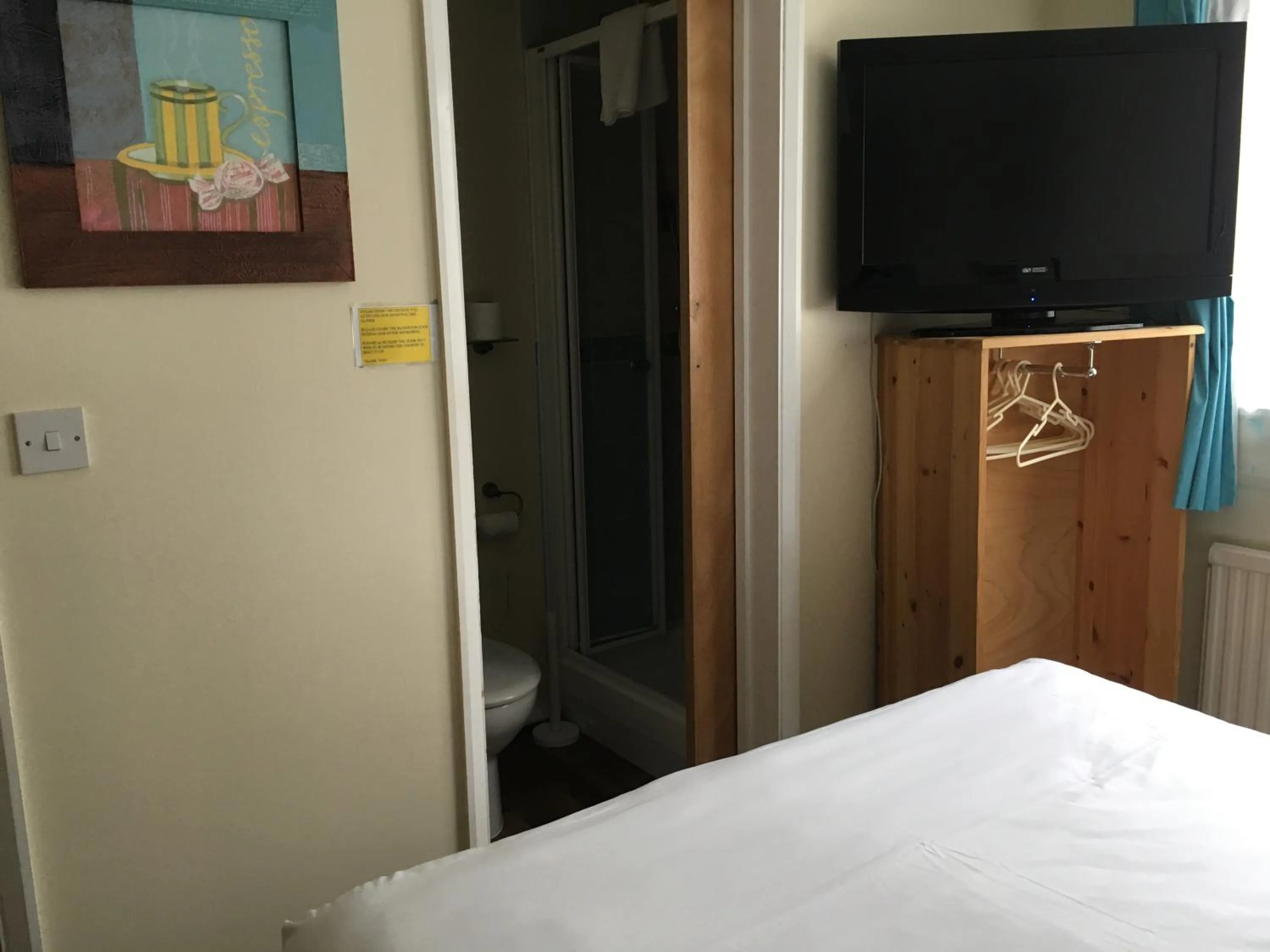 Breakfast, Bed in Four Seasons Guest House