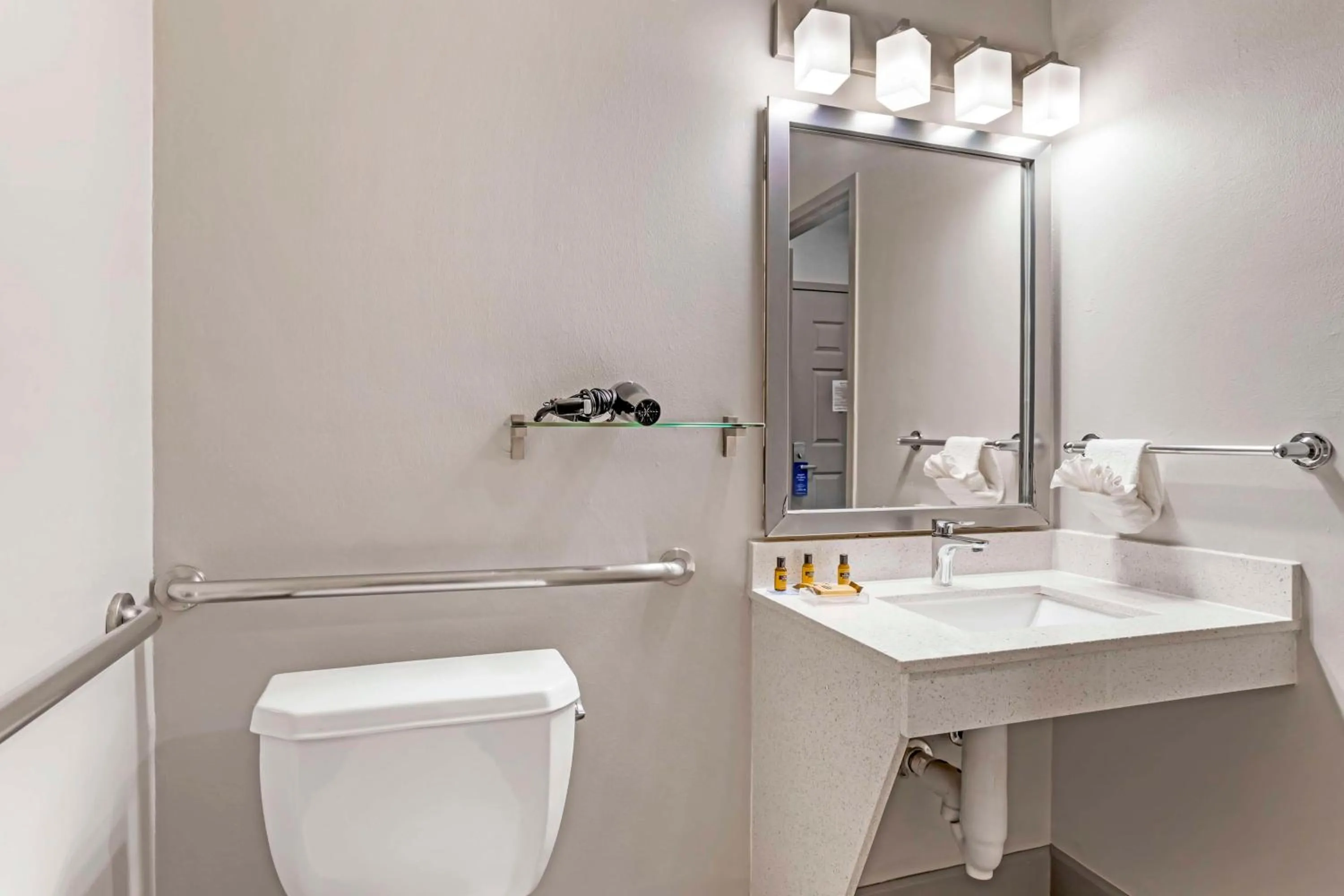 Bathroom in Best Western Plus Hobby Airport Inn & Suites