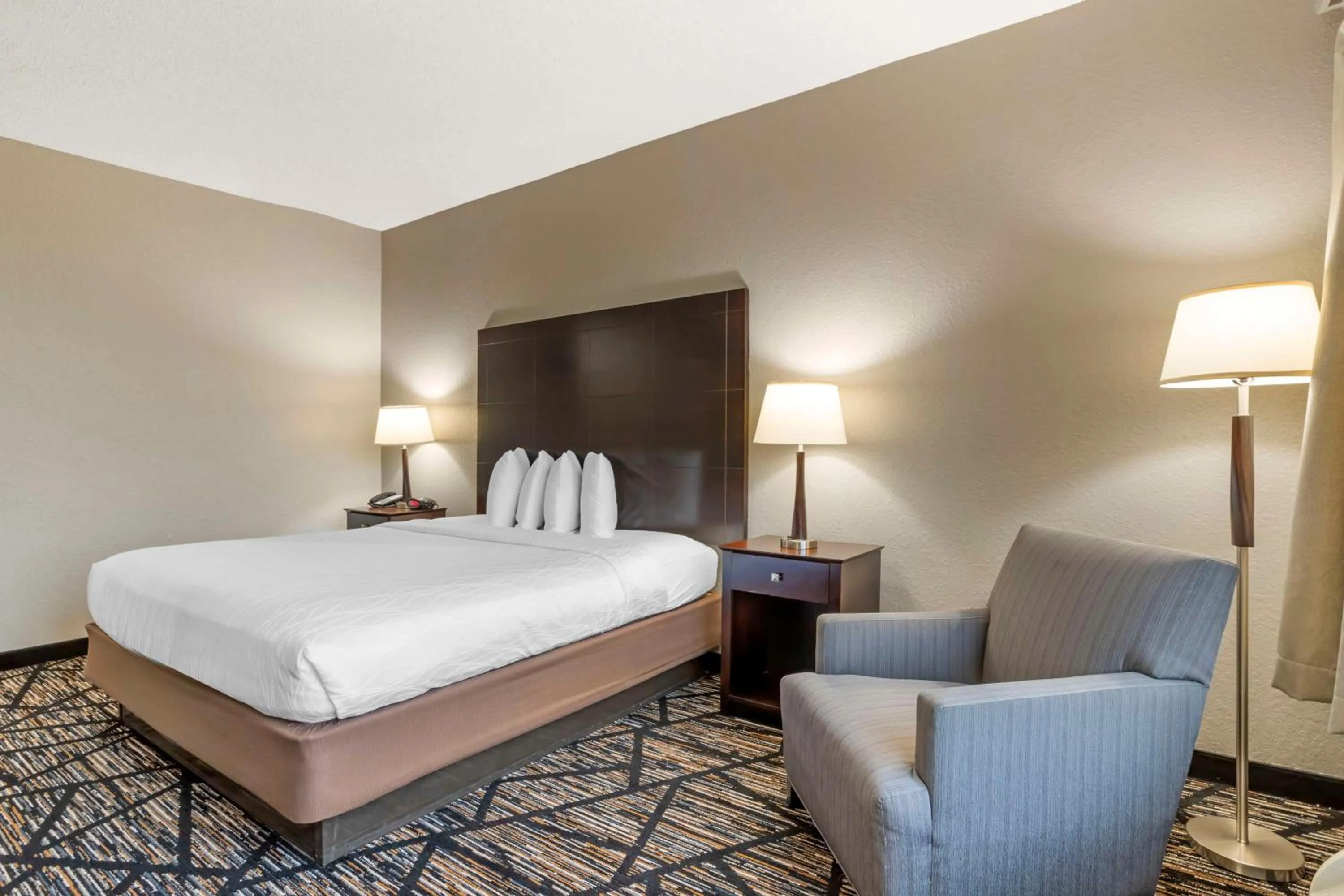 Bedroom, Bed in Best Western Plus Hobby Airport Inn & Suites