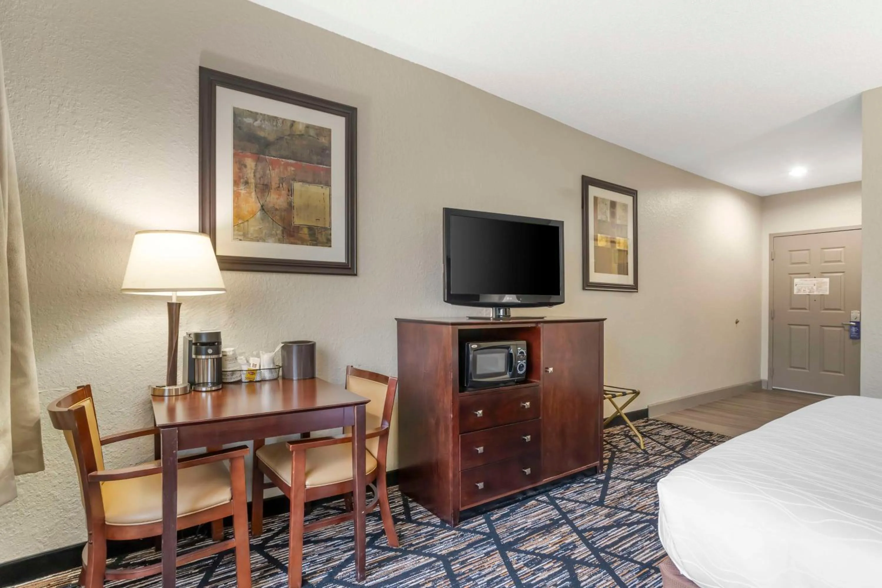 Bedroom, Bed in Best Western Plus Hobby Airport Inn & Suites