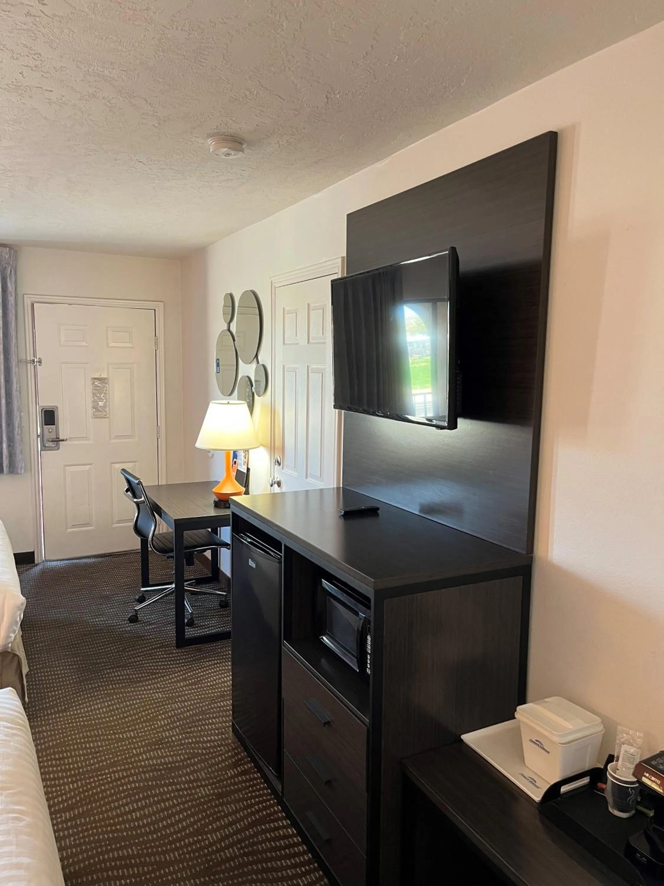 Howard Johnson by Wyndham St. George Hotel & Suites