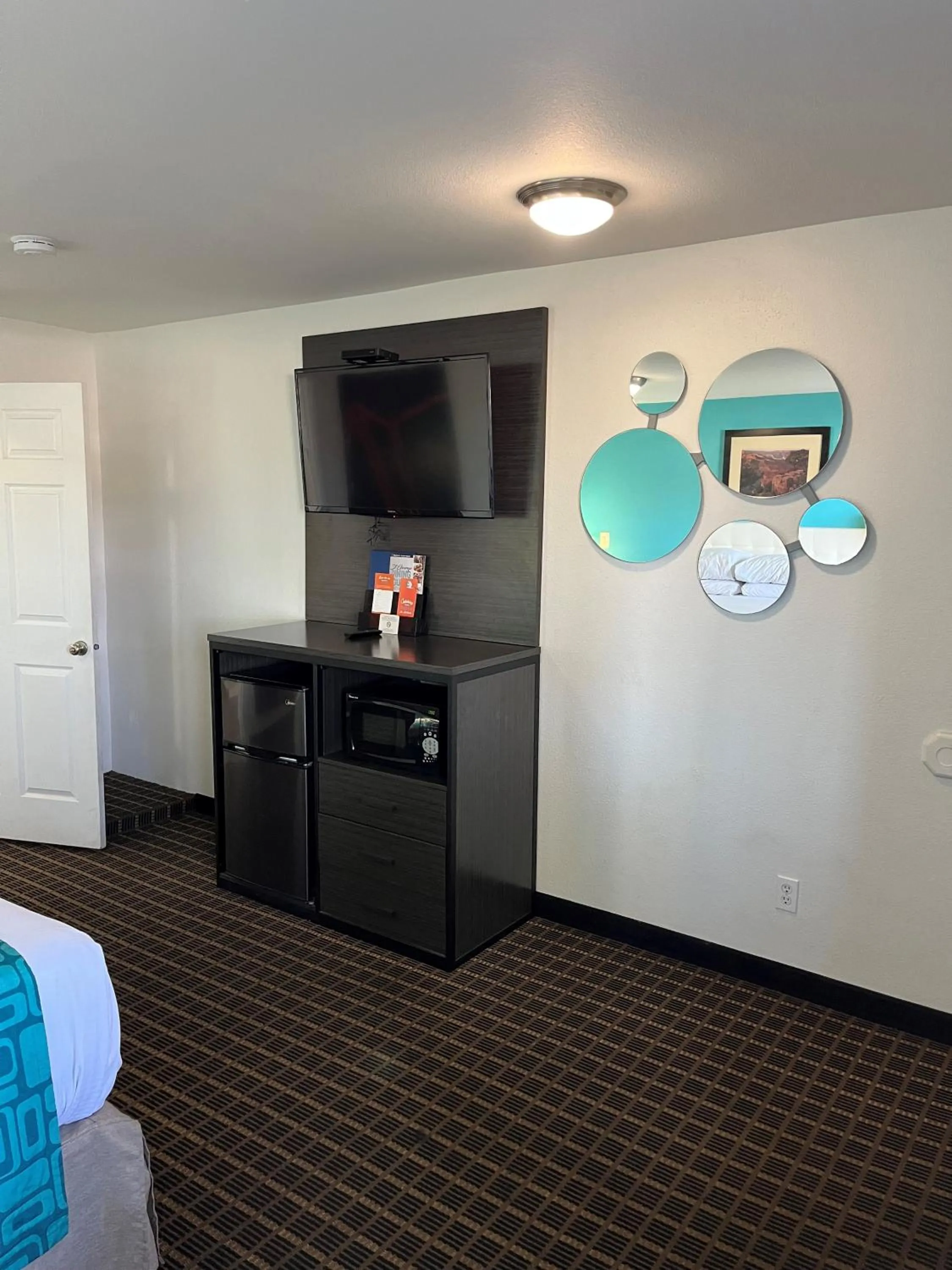 Bed in Howard Johnson by Wyndham St. George Hotel & Suites