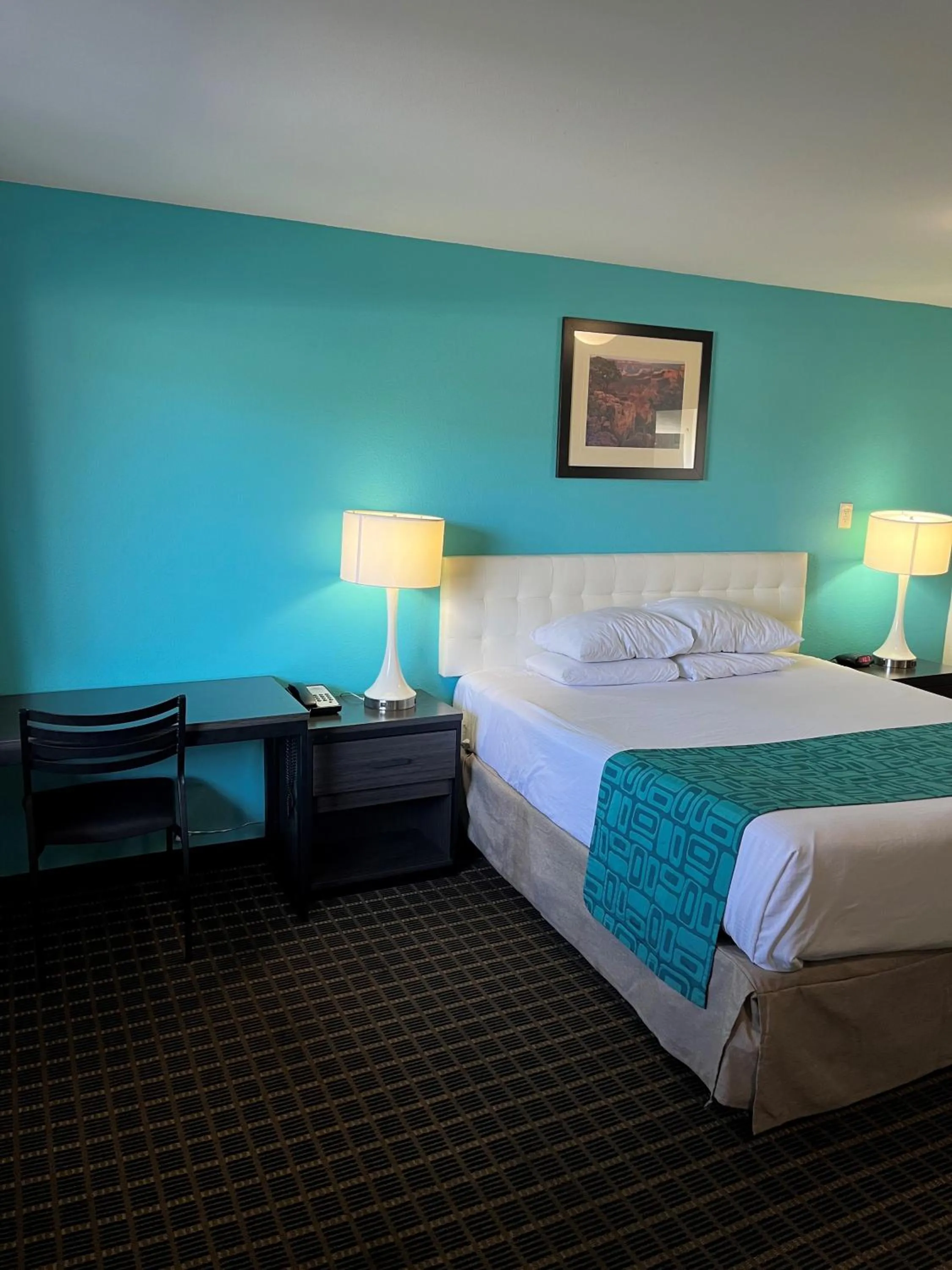Bed in Howard Johnson by Wyndham St. George Hotel & Suites