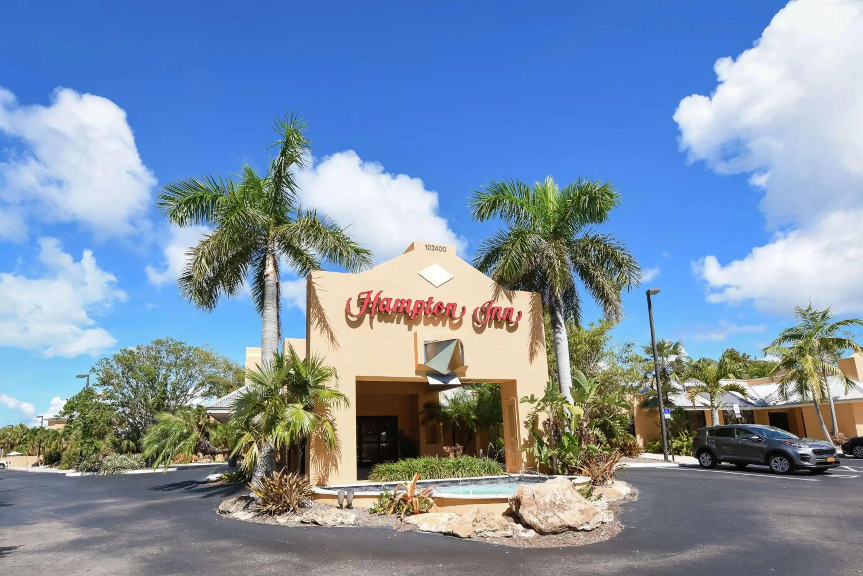 Property building in Hampton Inn Key Largo