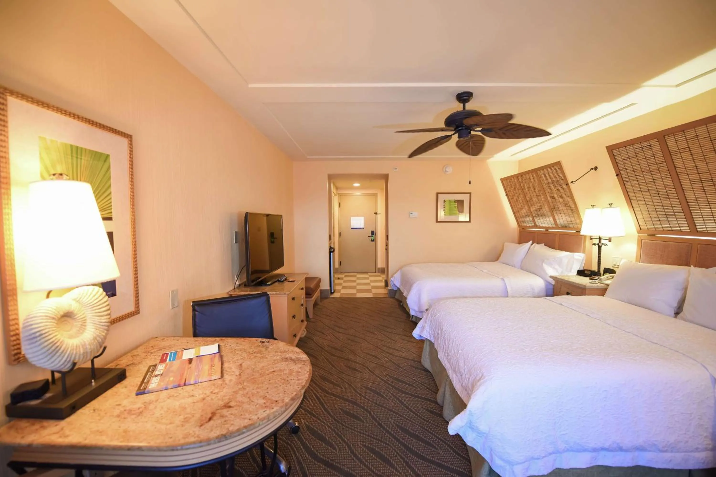 Bedroom, Bed in Hampton Inn Key Largo