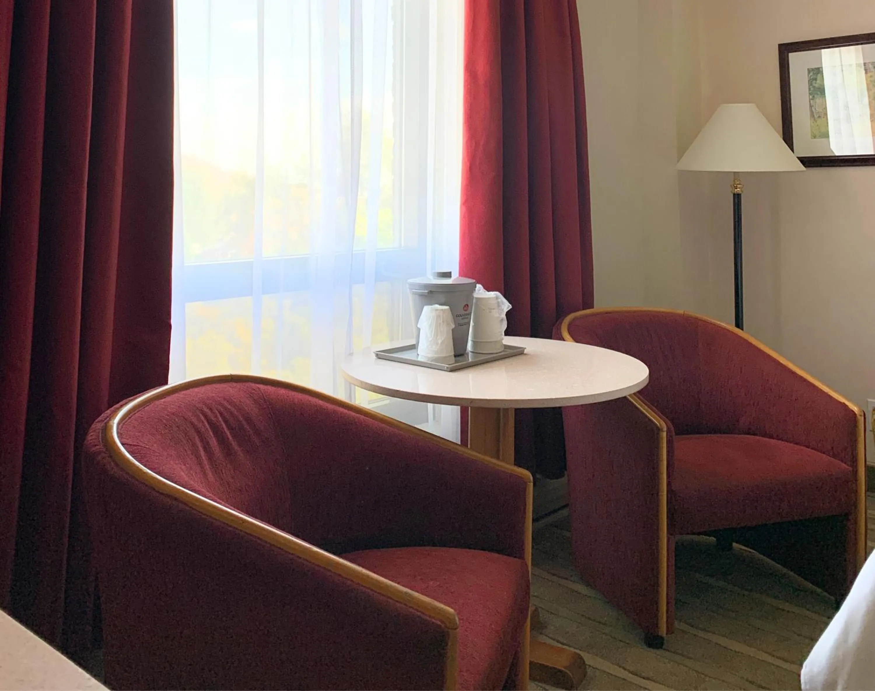 Seating area in Hôtels Gouverneur Trois-Rivières