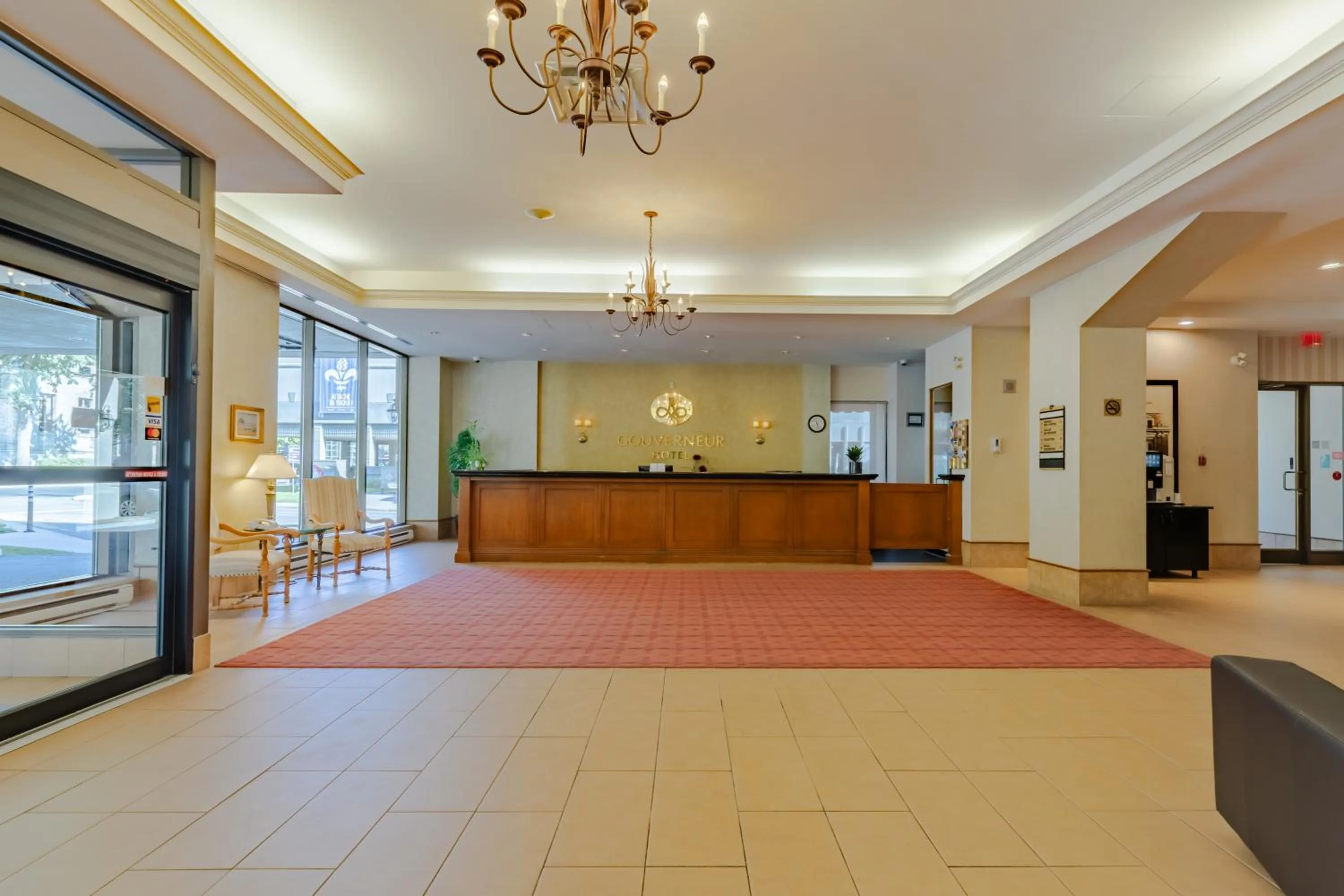 Lobby or reception in Hôtels Gouverneur Trois-Rivières
