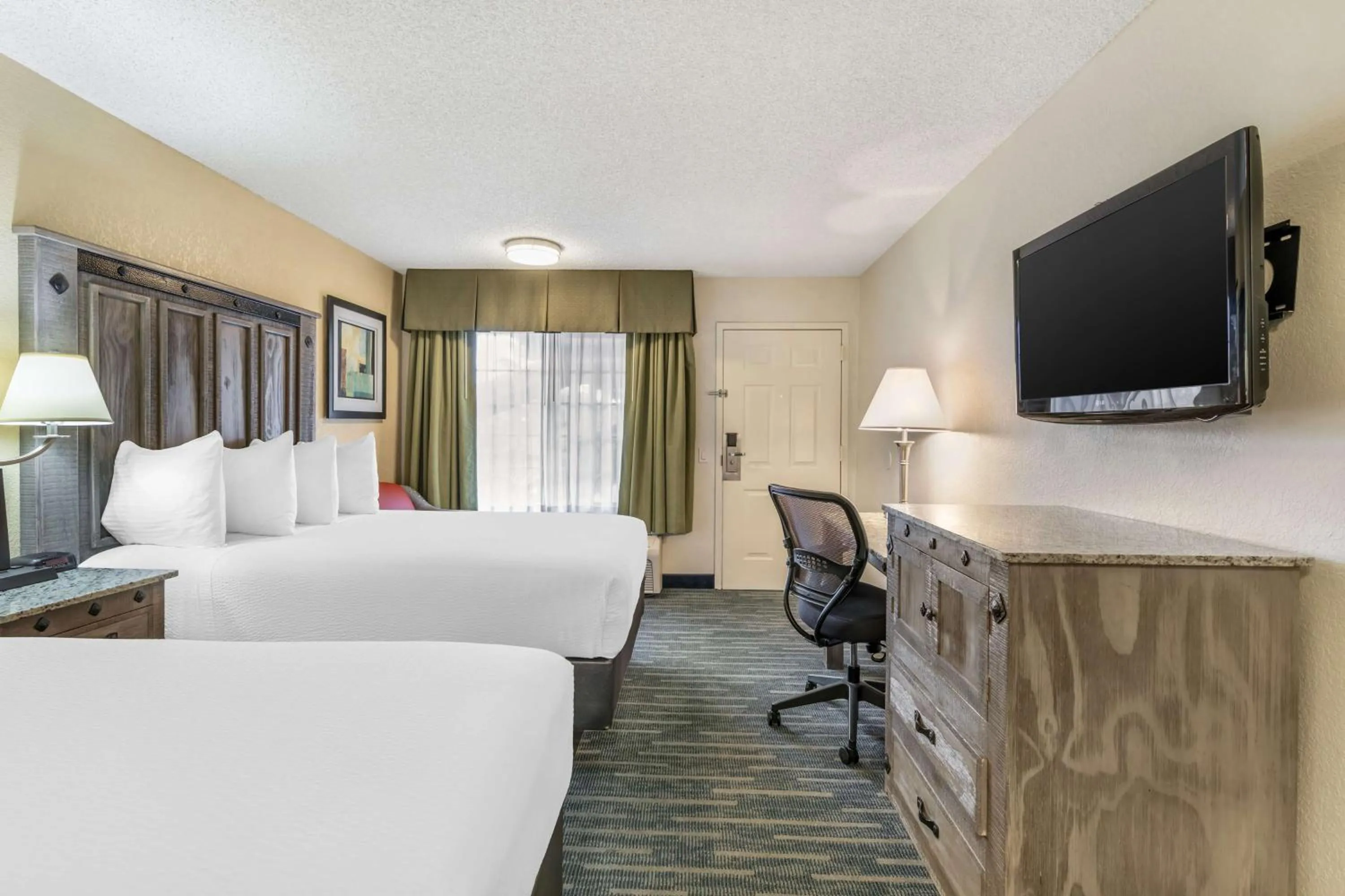 Bedroom, Bed in Best Western Americana Inn