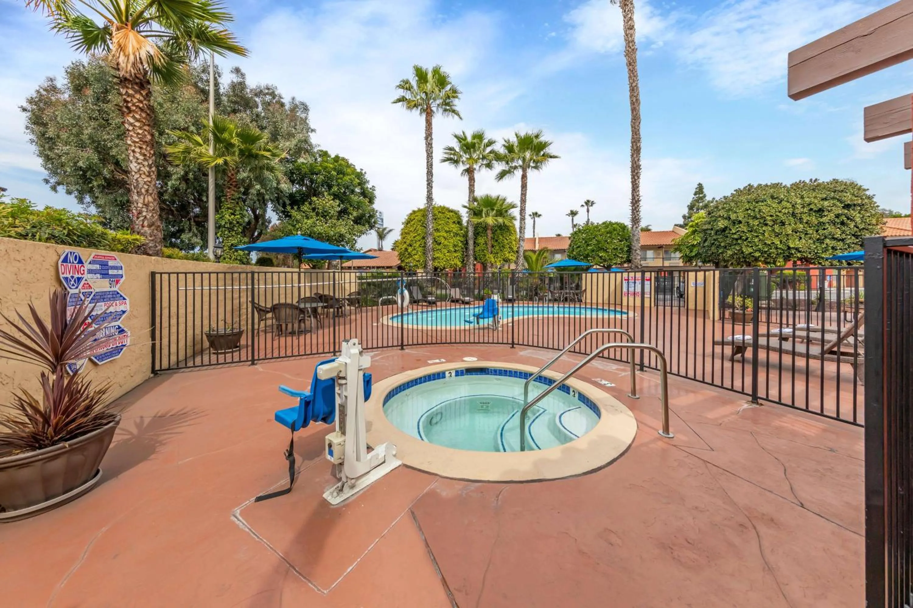 Pool view in Best Western Americana Inn