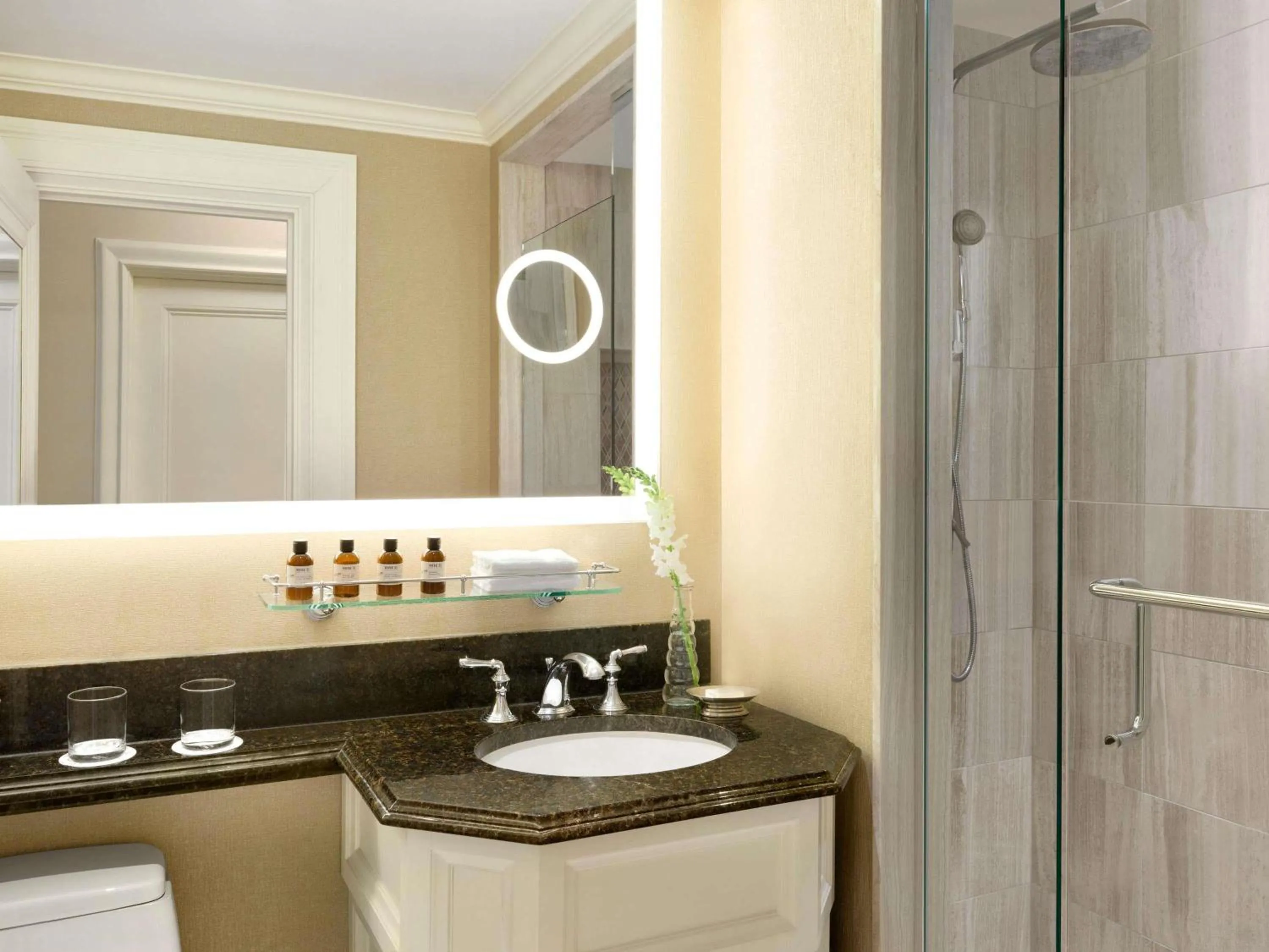 Bedroom in Fairmont Chateau Laurier